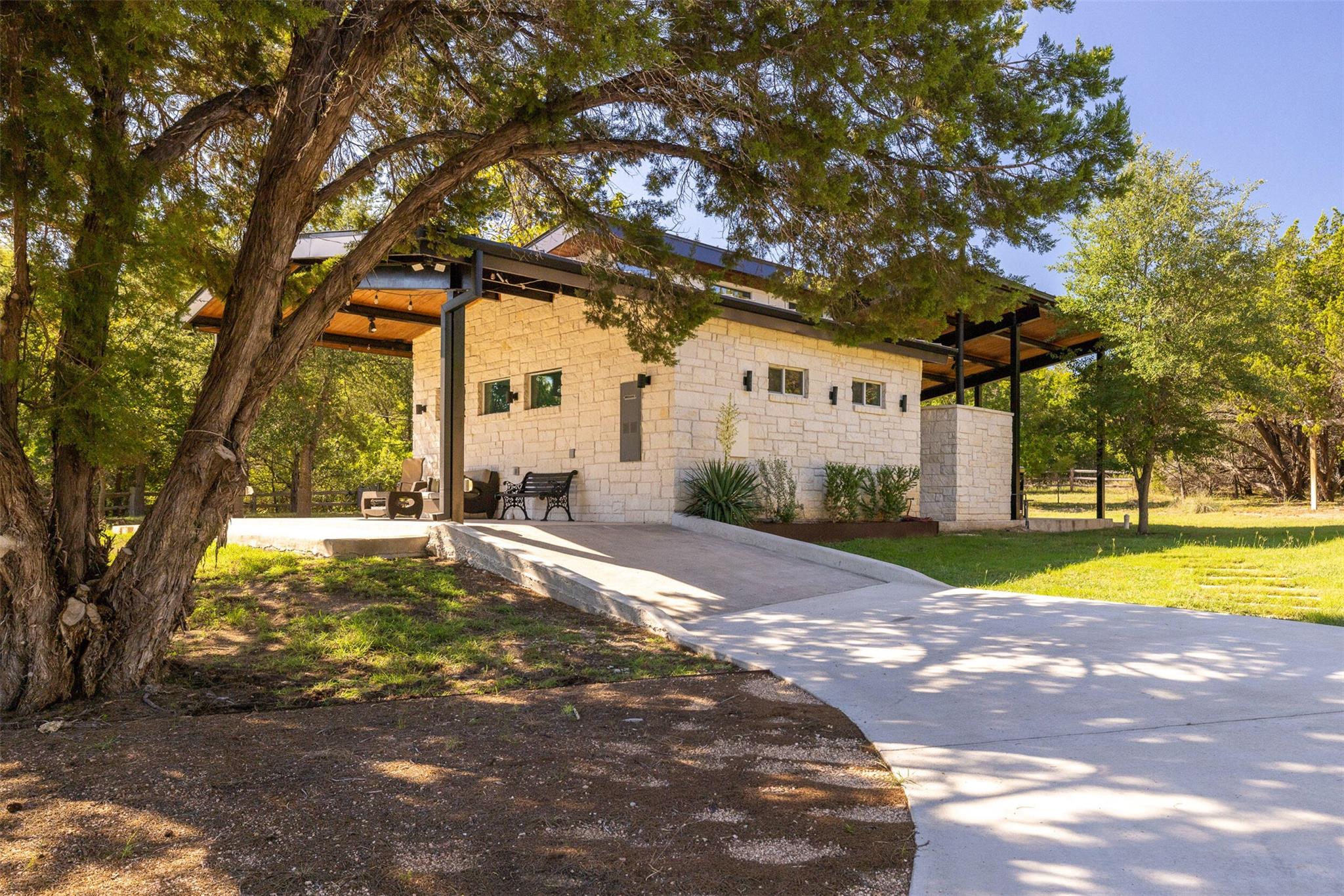 10501 Lake Park DR — photo 3