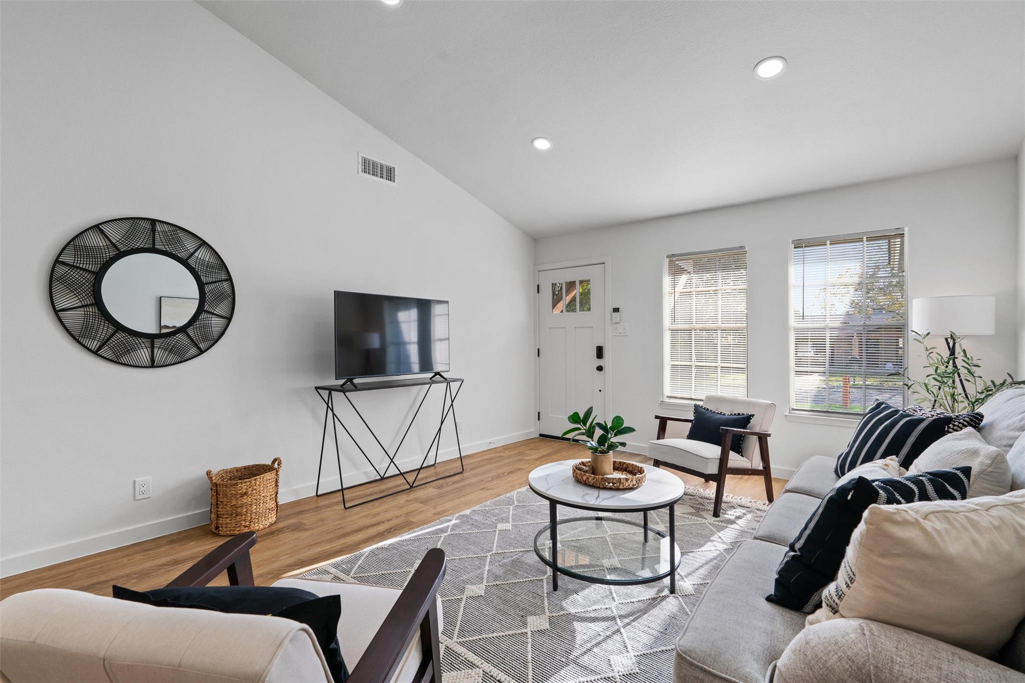 800 Huntingdon PL — photo 3