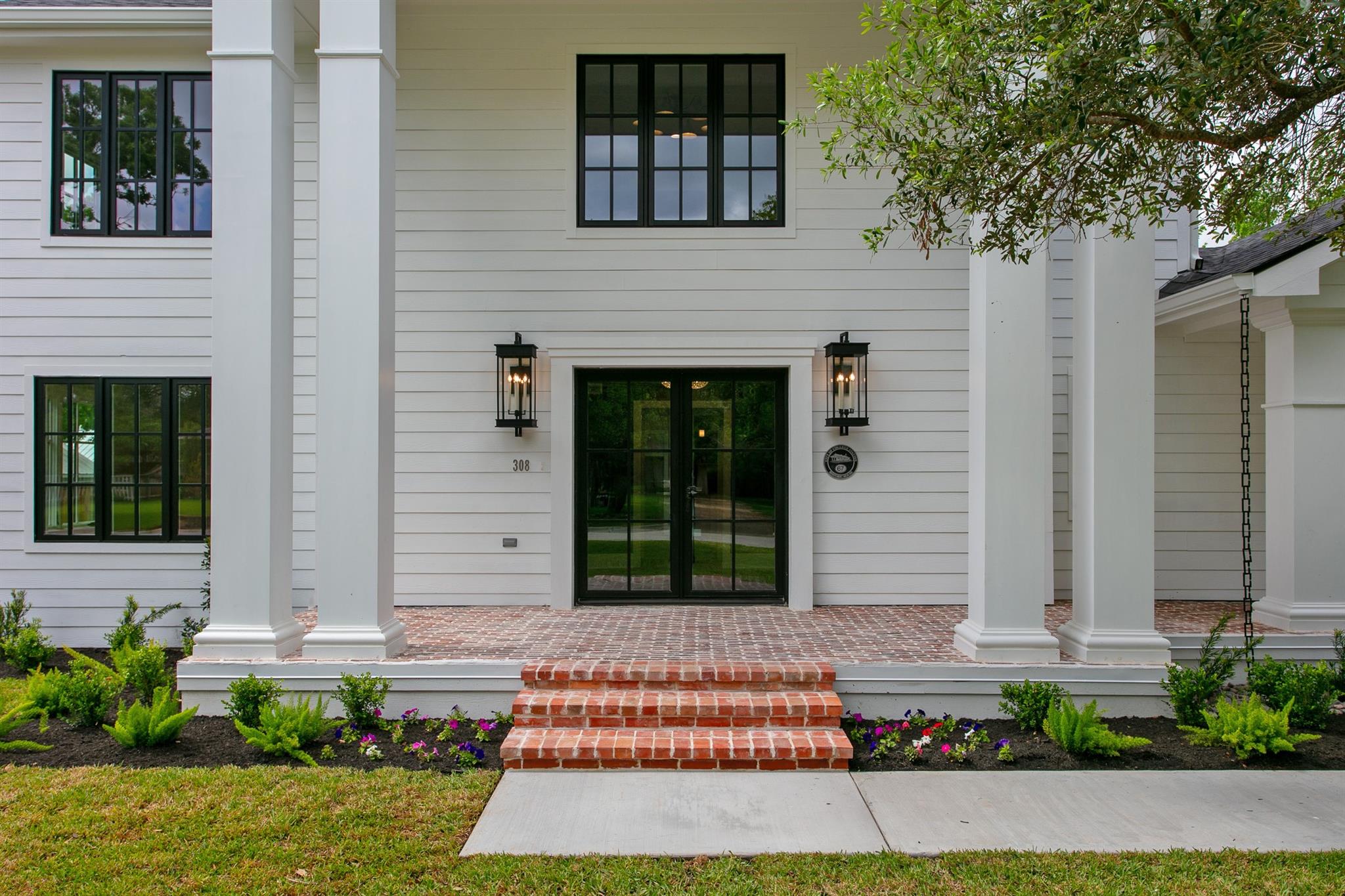 308 Pershing Ave — photo 3