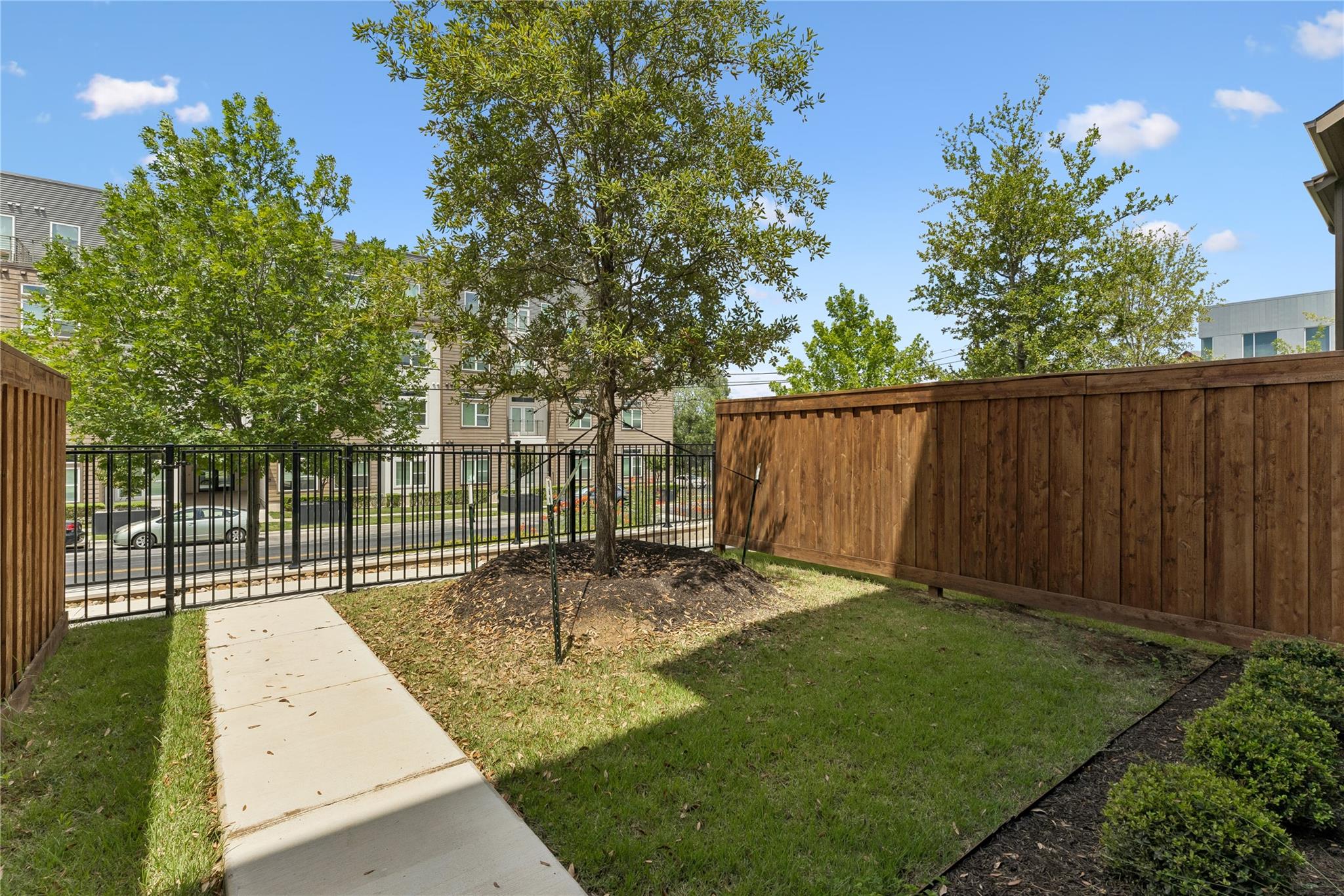 2209 Woodland Ave #203 — photo 3