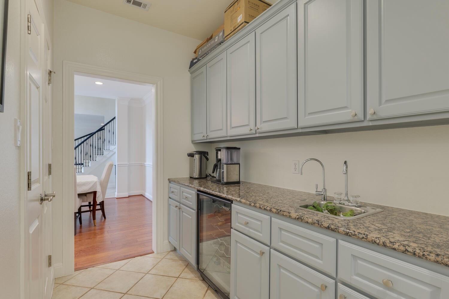 14 TORRINGTON LN — photo 5