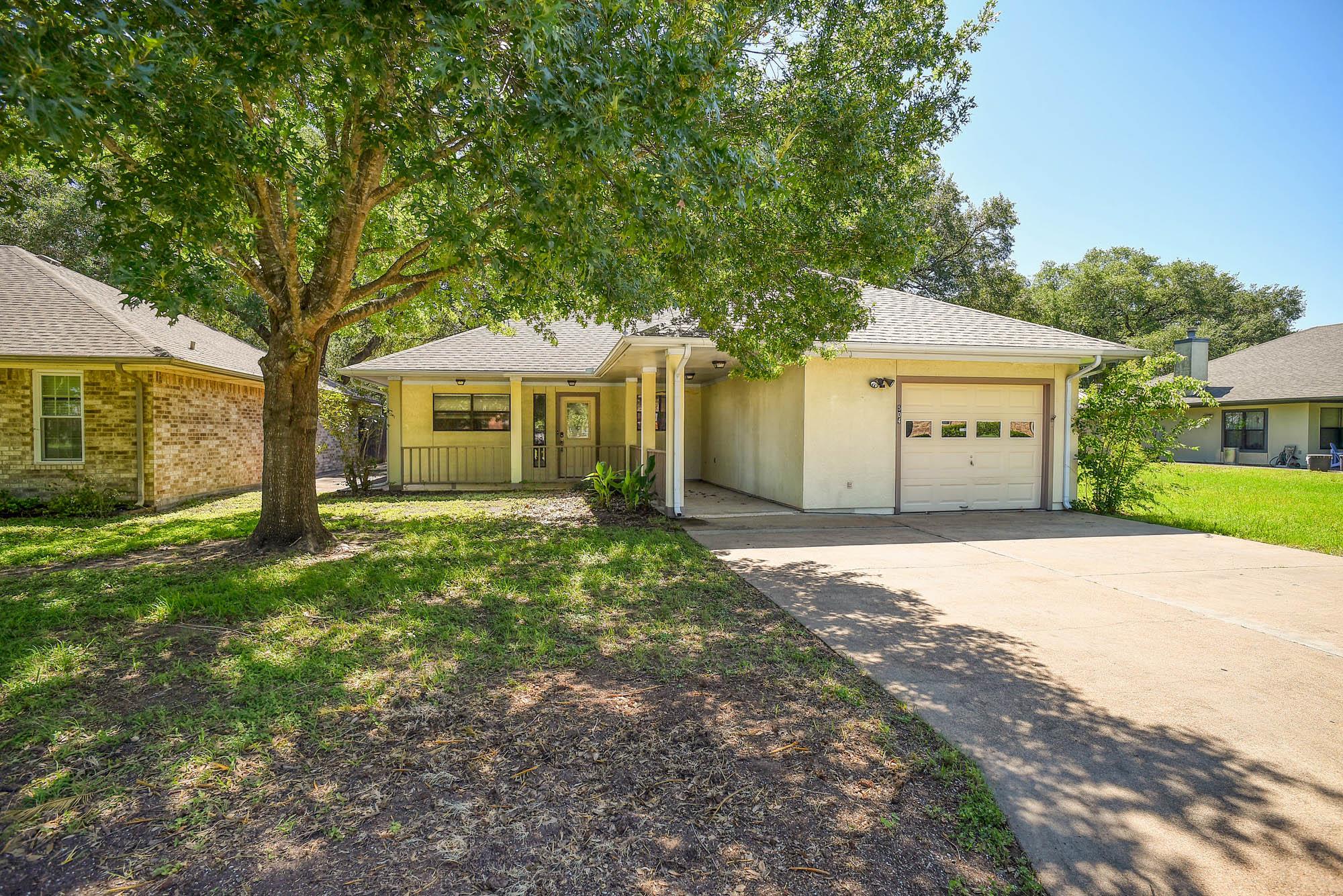 504 Leah LN