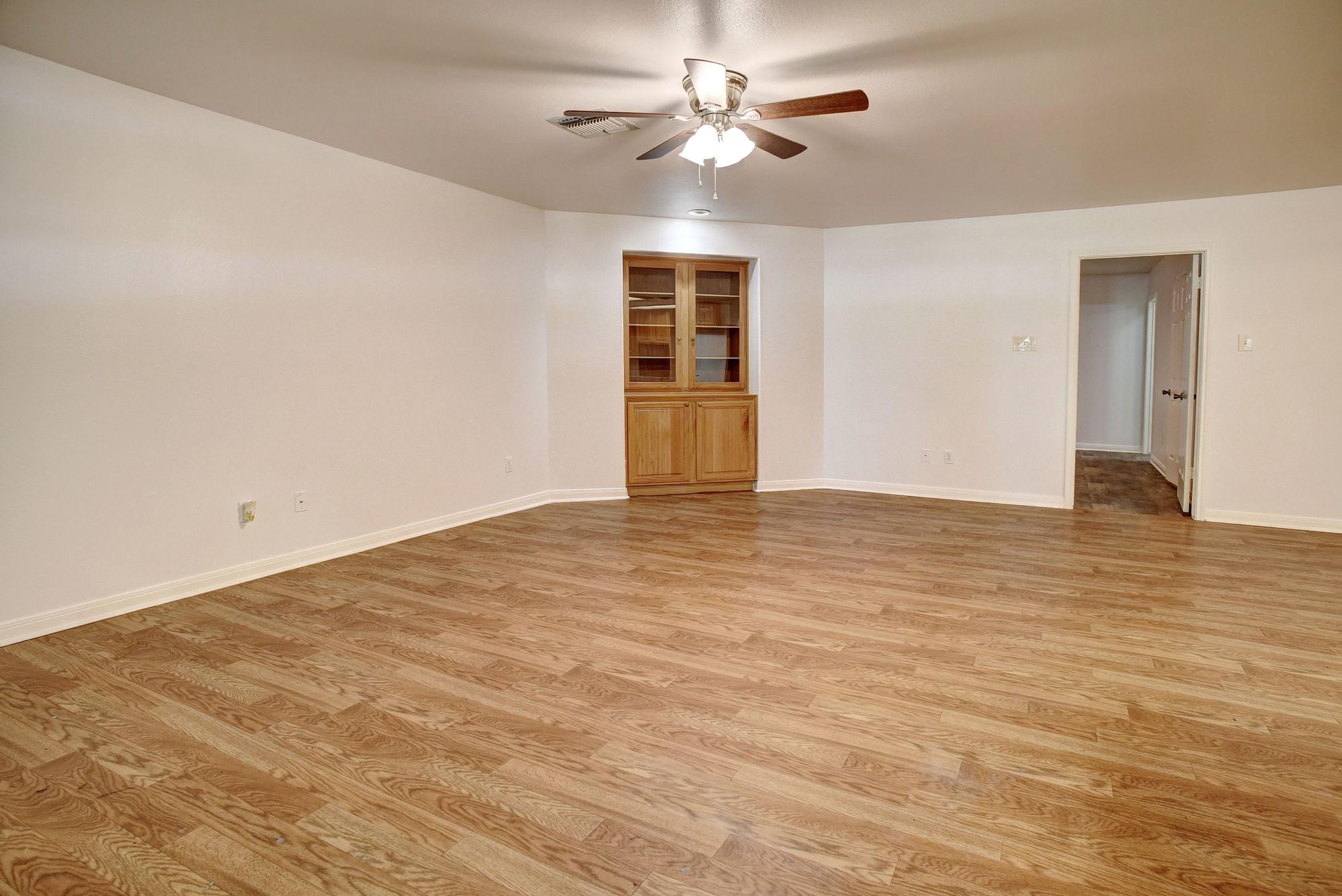 504 Leah LN — photo 5