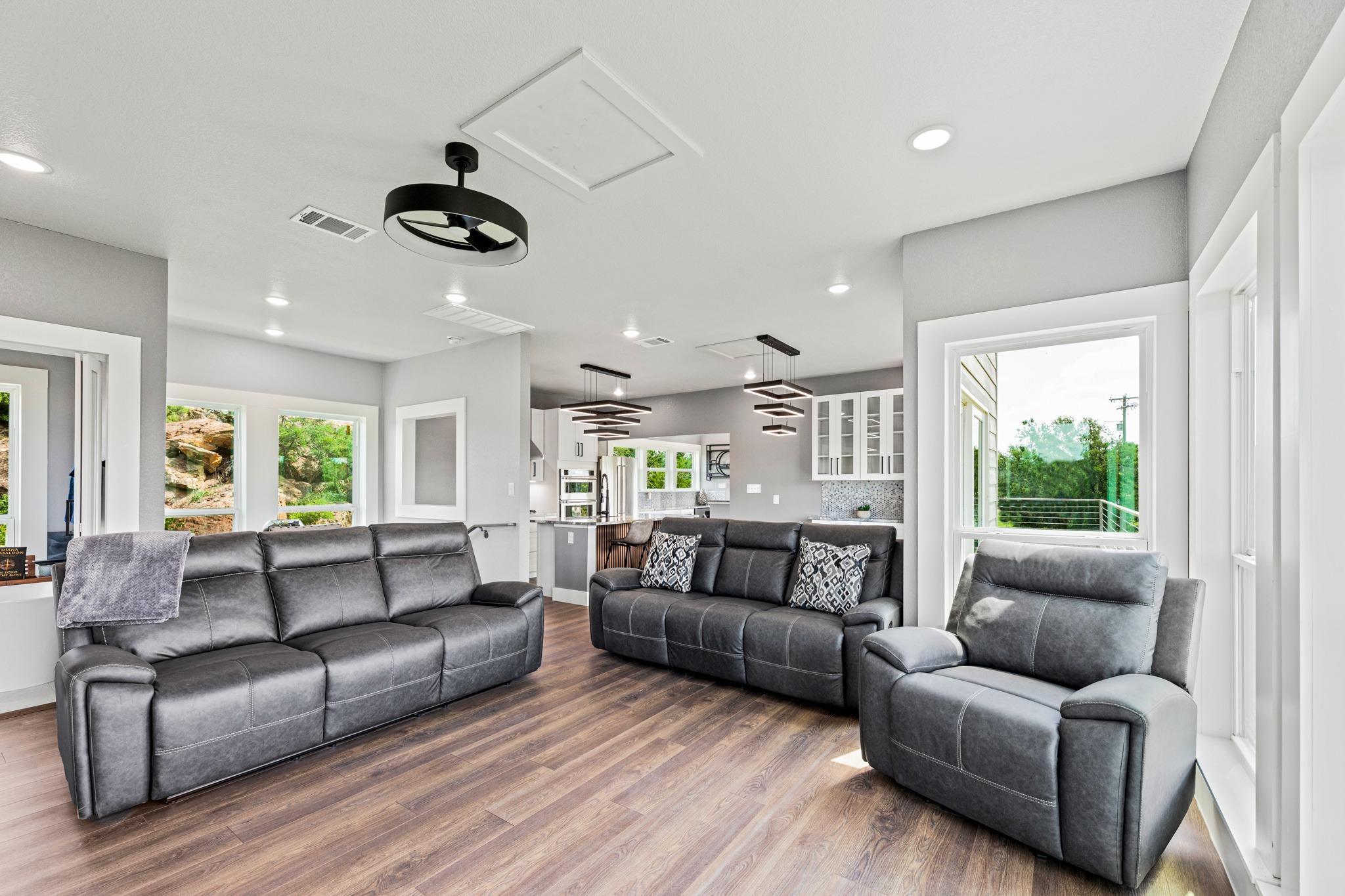 104 Clear Creek DR — photo 4