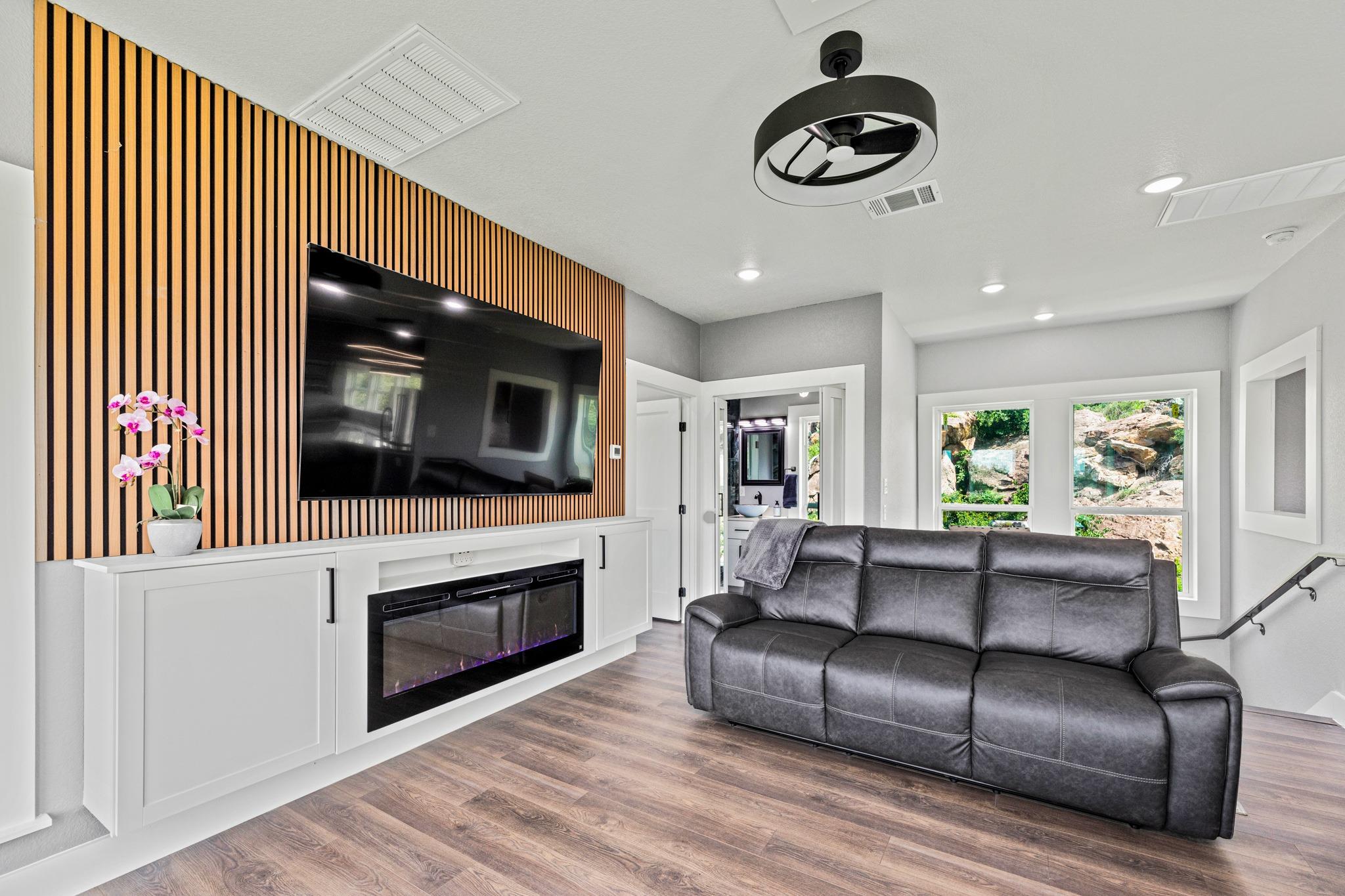 104 Clear Creek DR — photo 5