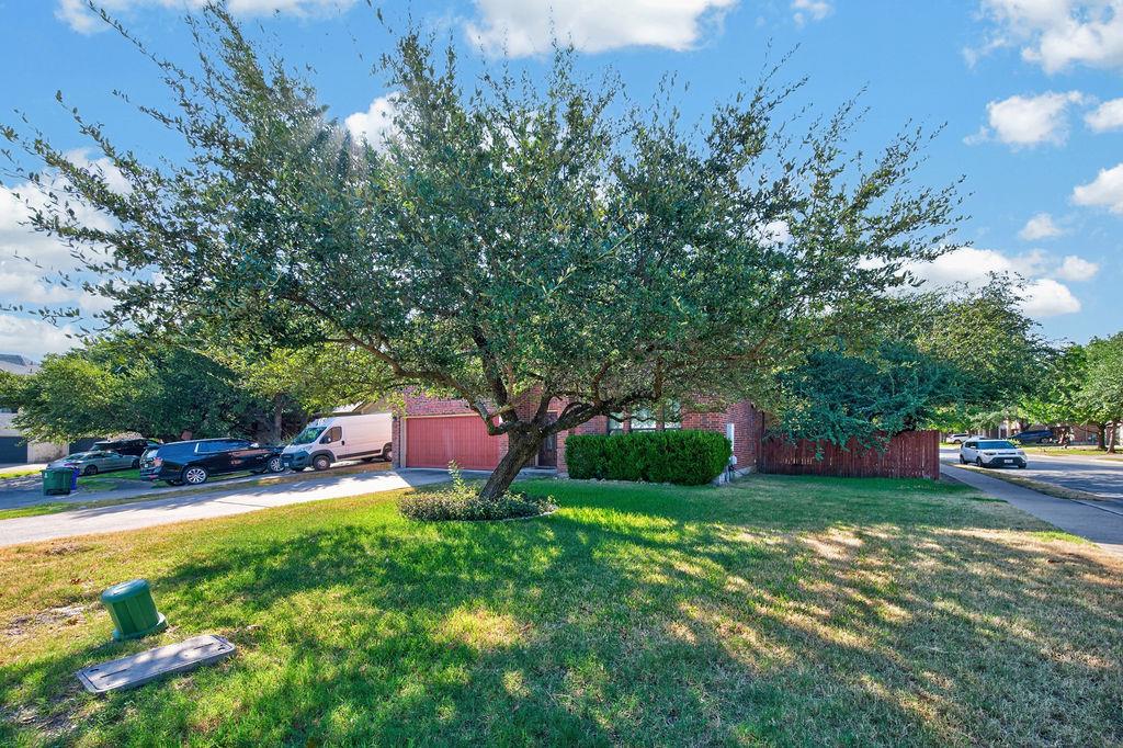2200 Ezra CT — photo 4