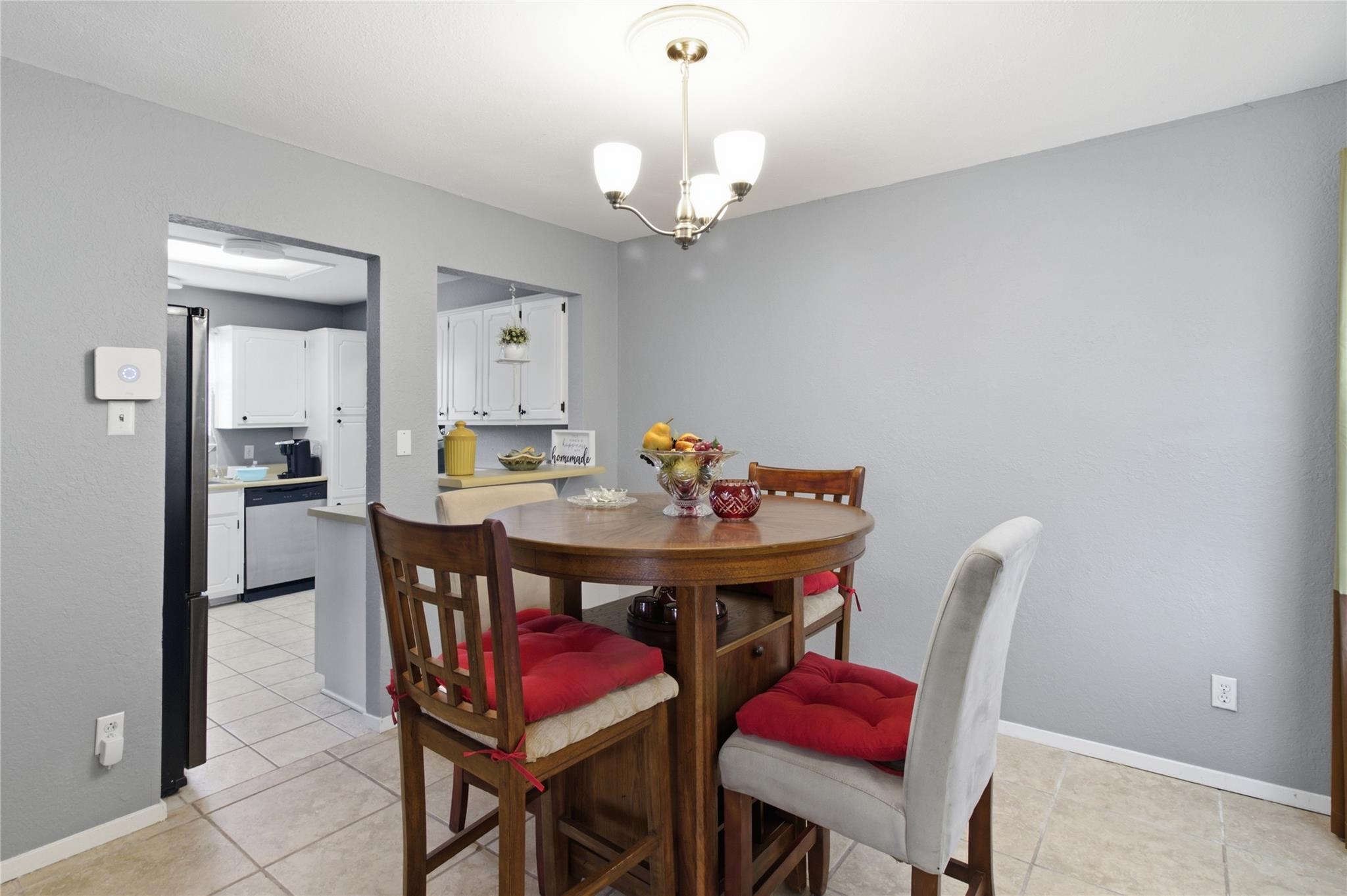 2410 Buttercup CIR — photo 3