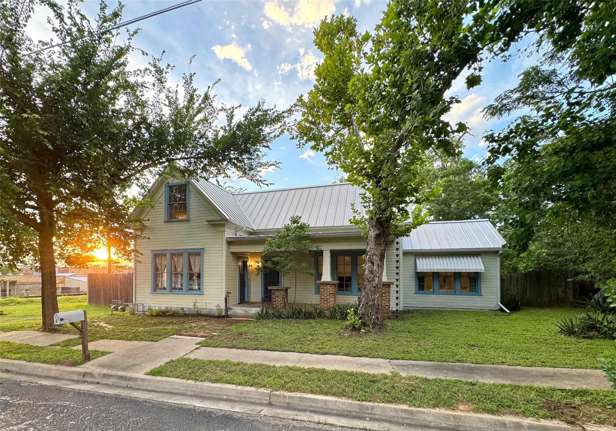 200 Brenham ST — photo 4