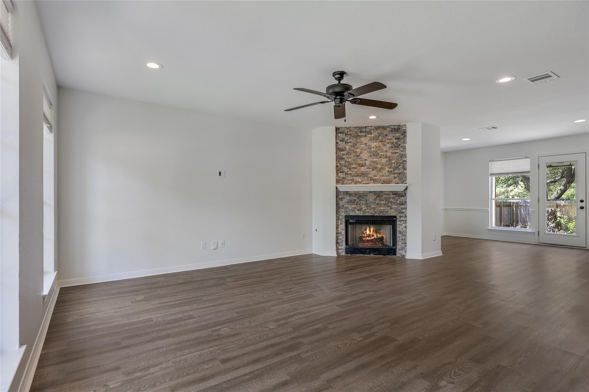 2424 Roundabout LN — photo 4