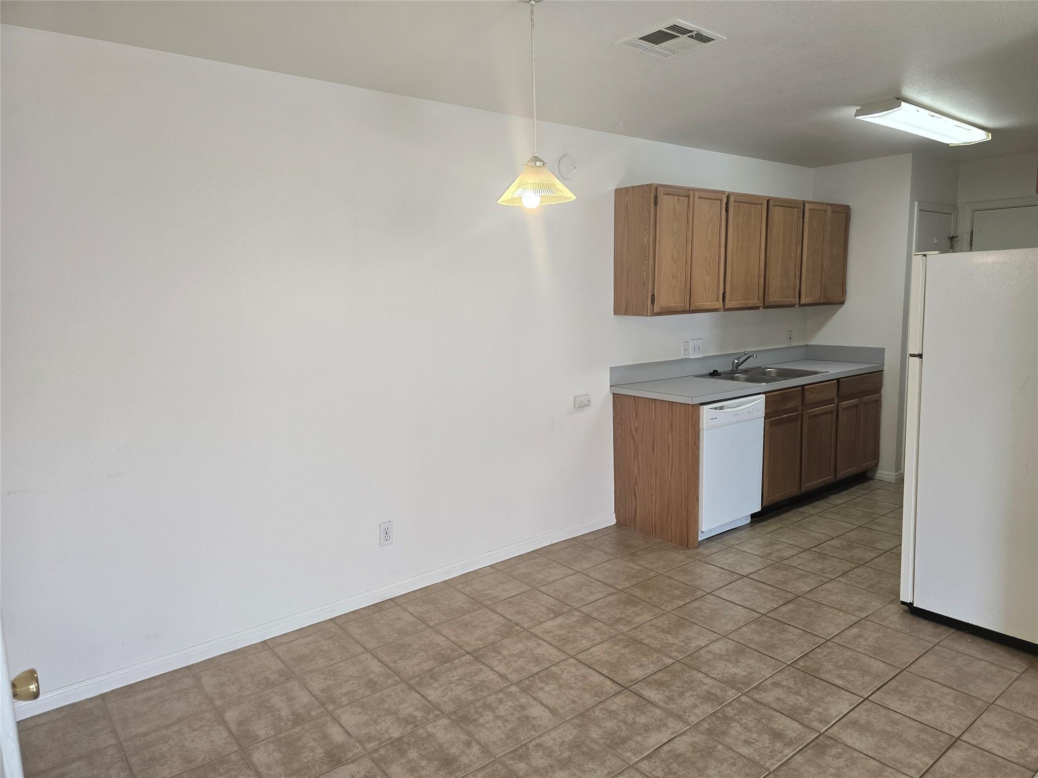1915 Alex Ave #B — photo 3