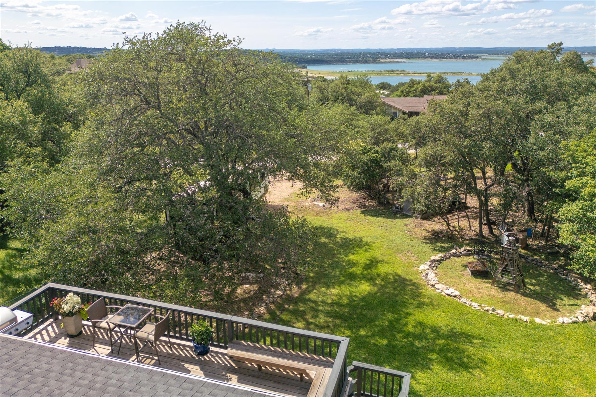 1215 Amanda DR — photo 3