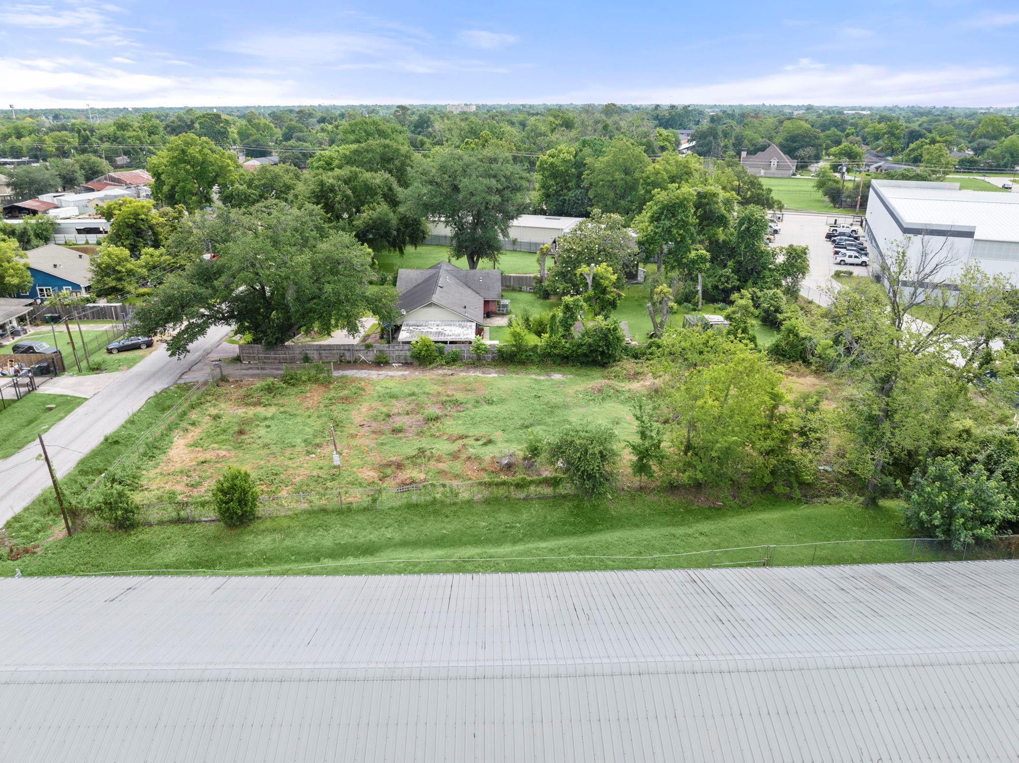 345 Delz ST — photo 4