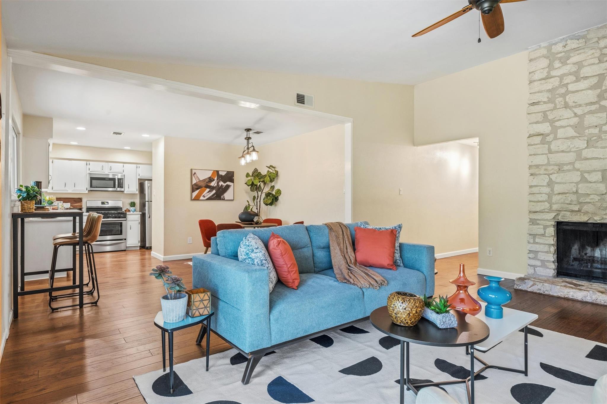 617 Blackberry DR — photo 3