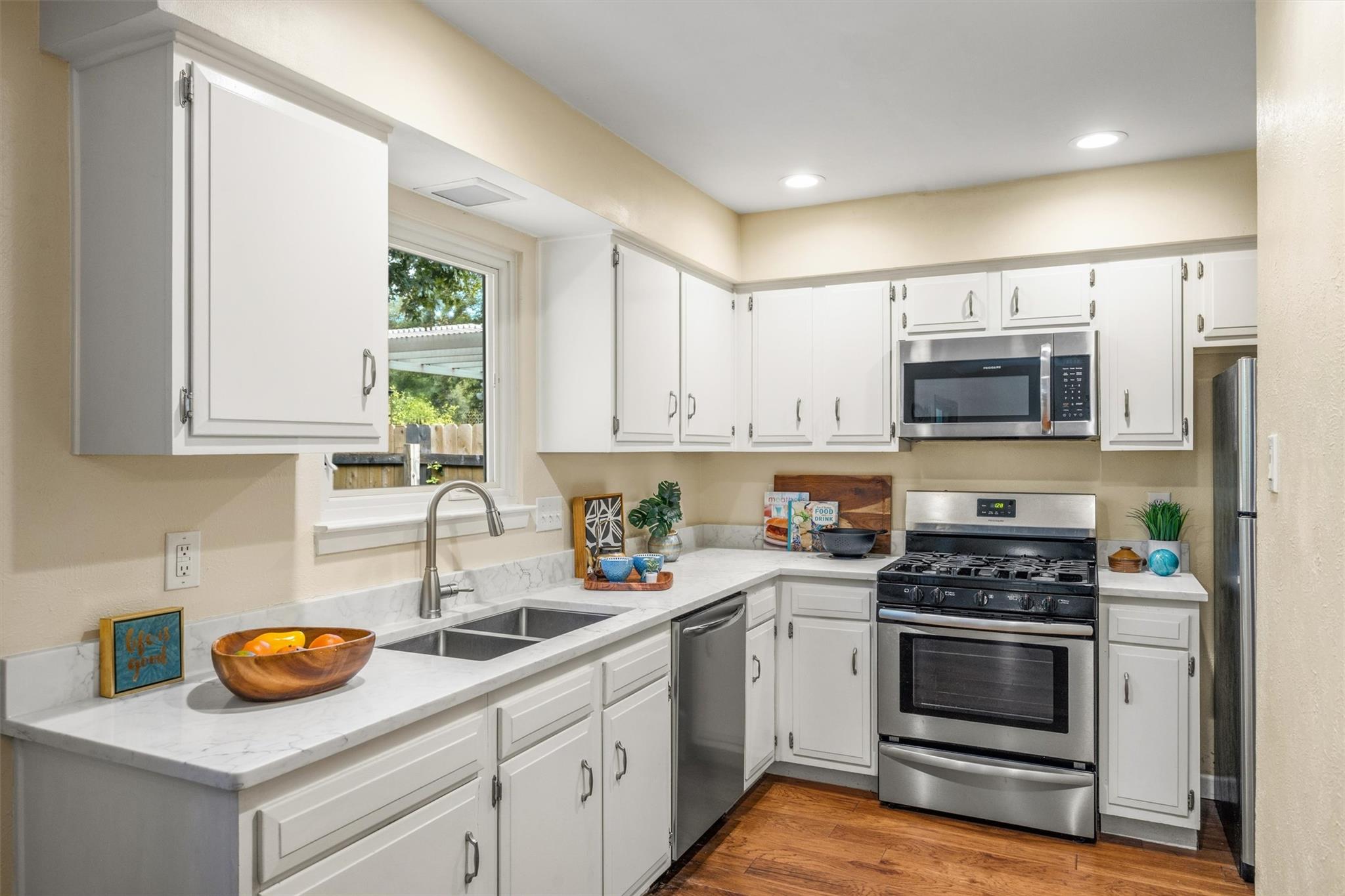 617 Blackberry DR — photo 5