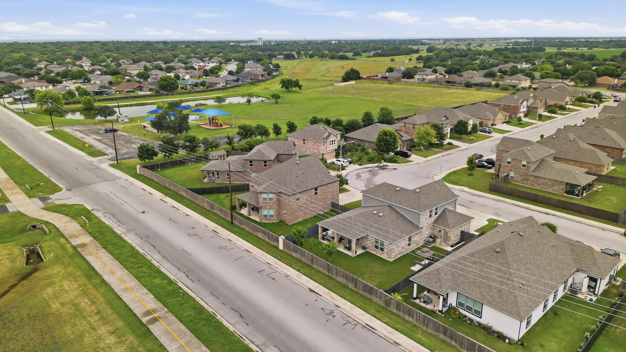 1515 Foxglove DR — photo 3