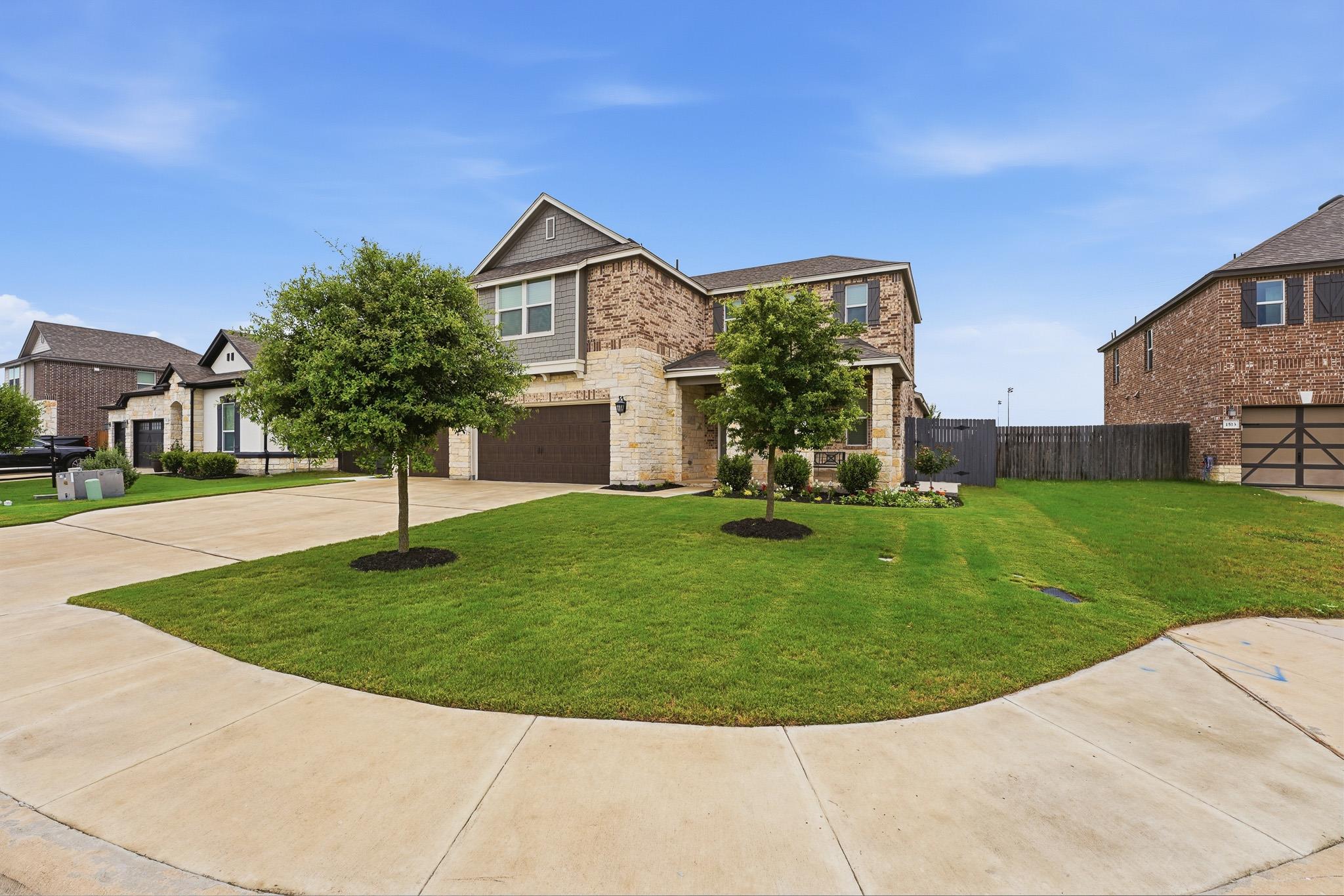 1515 Foxglove DR — photo 5