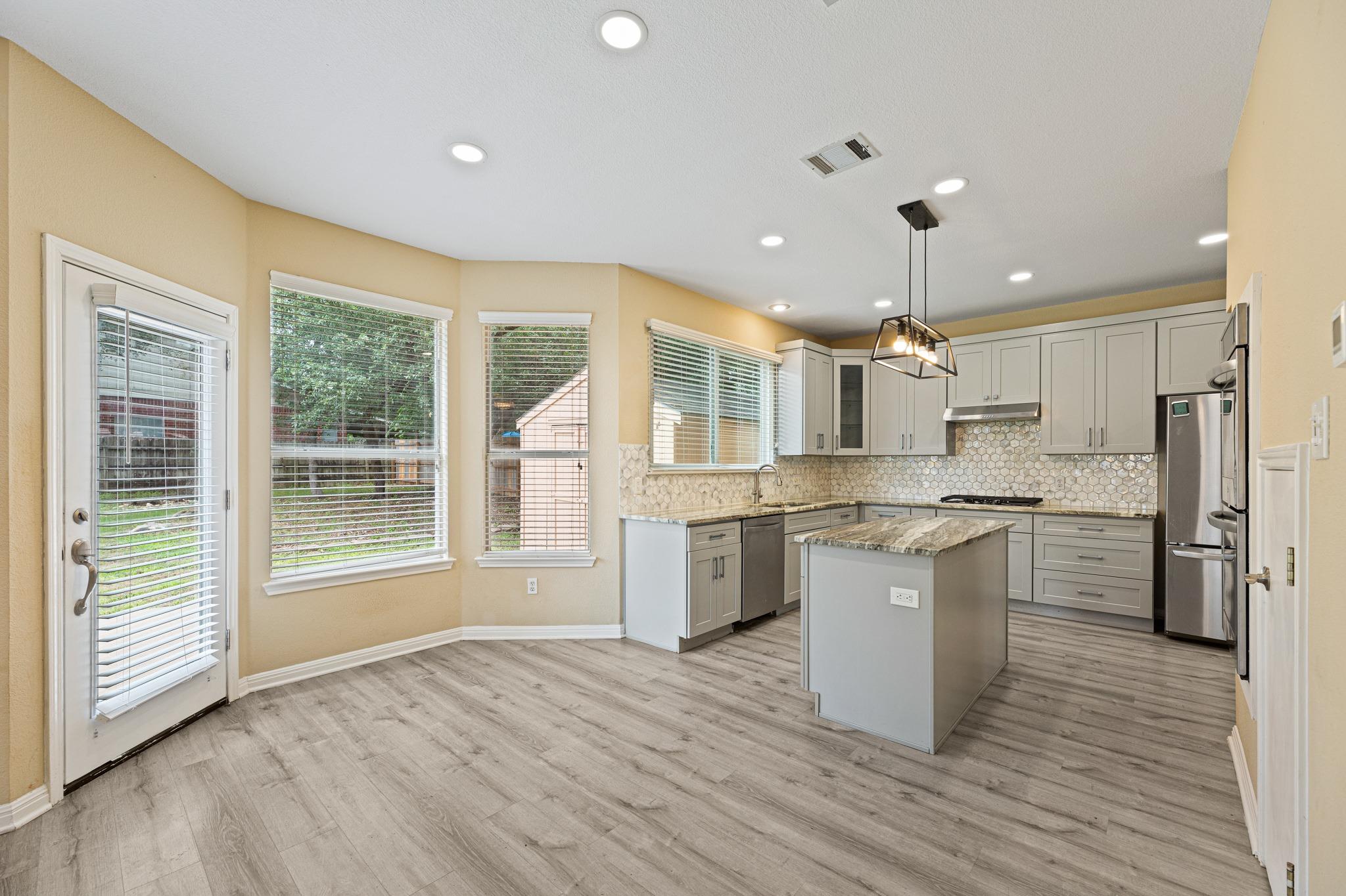 306 Bryce Canyon DR — photo 3
