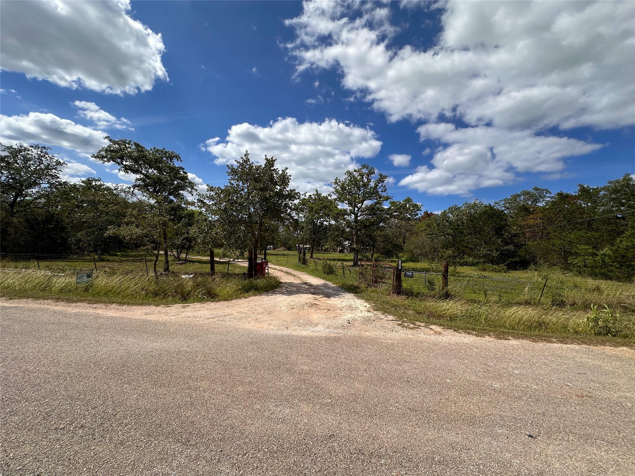 380 Woodlands DR — photo 3