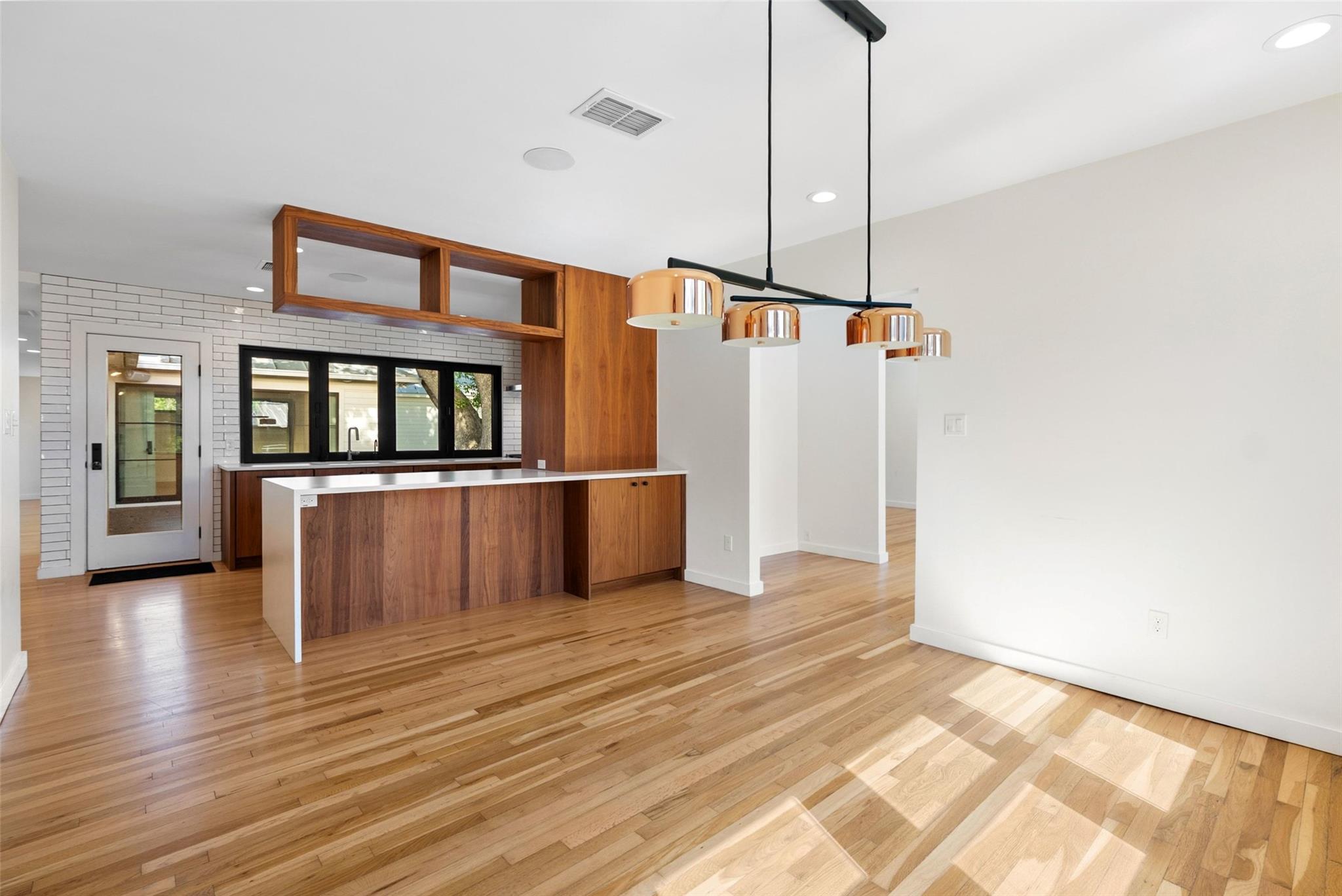 1402 Hutto RD — photo 3