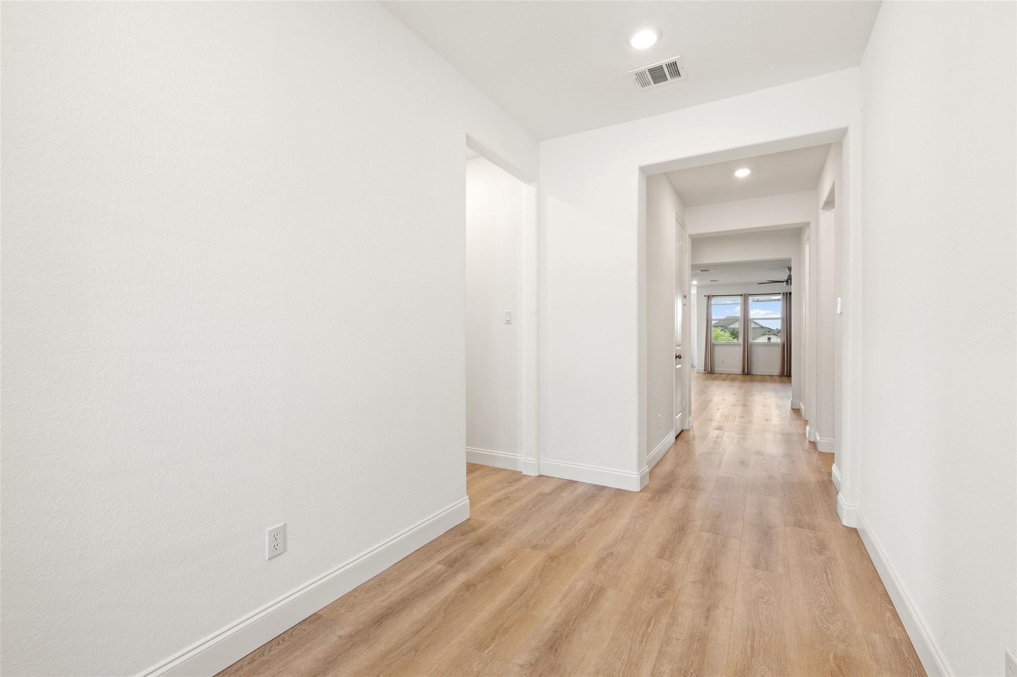 505 Sixpence LN — photo 4
