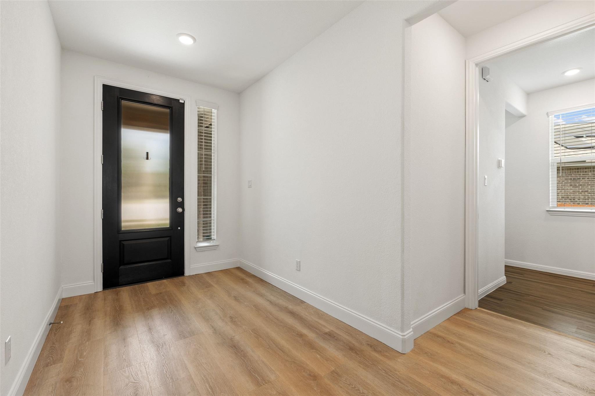 505 Sixpence LN — photo 3