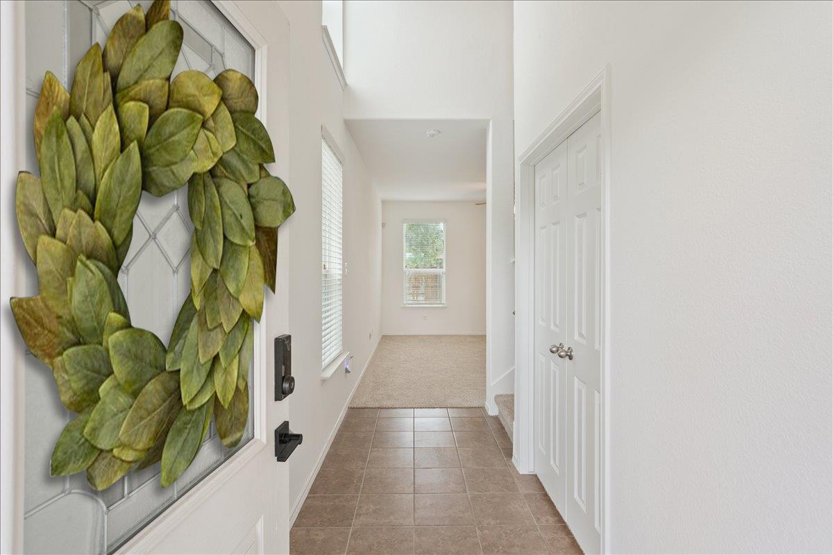 240 Foster LN — photo 3