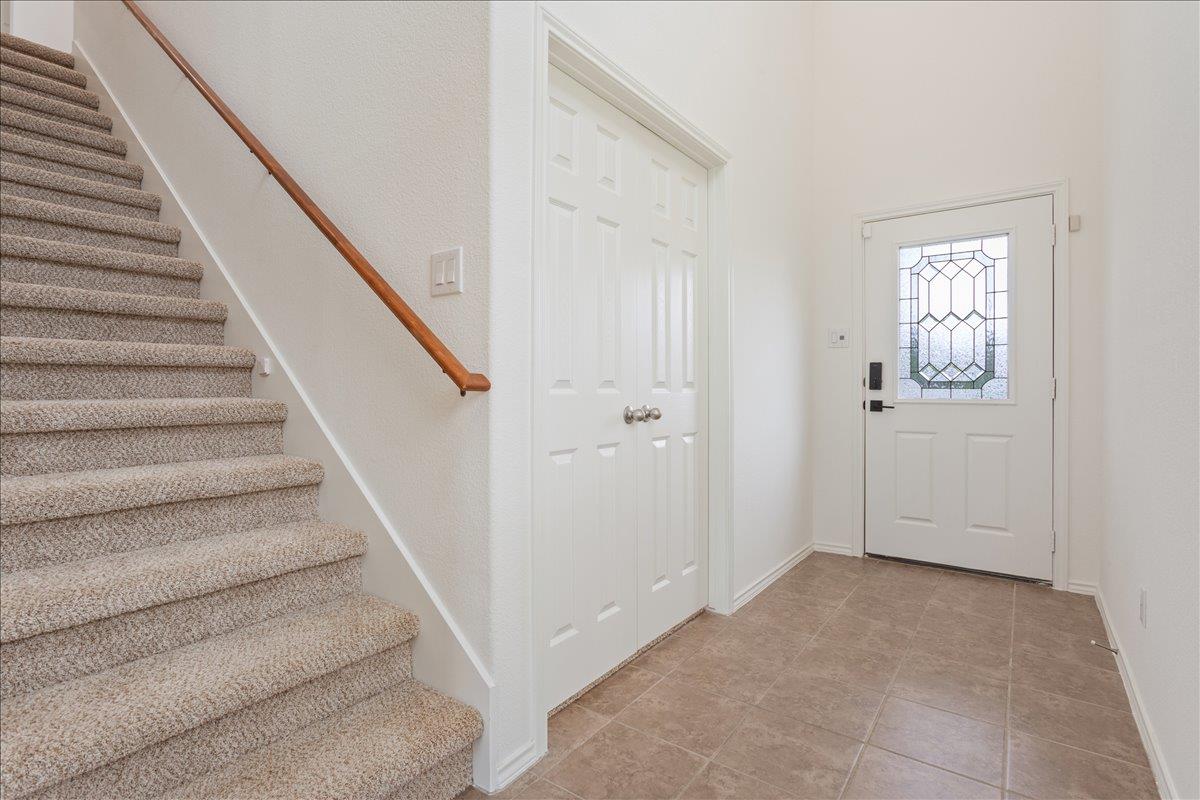 240 Foster LN — photo 4