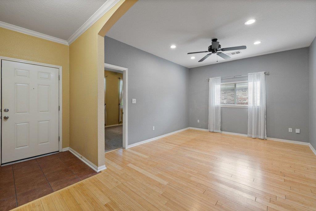 347 Spring DR — photo 4