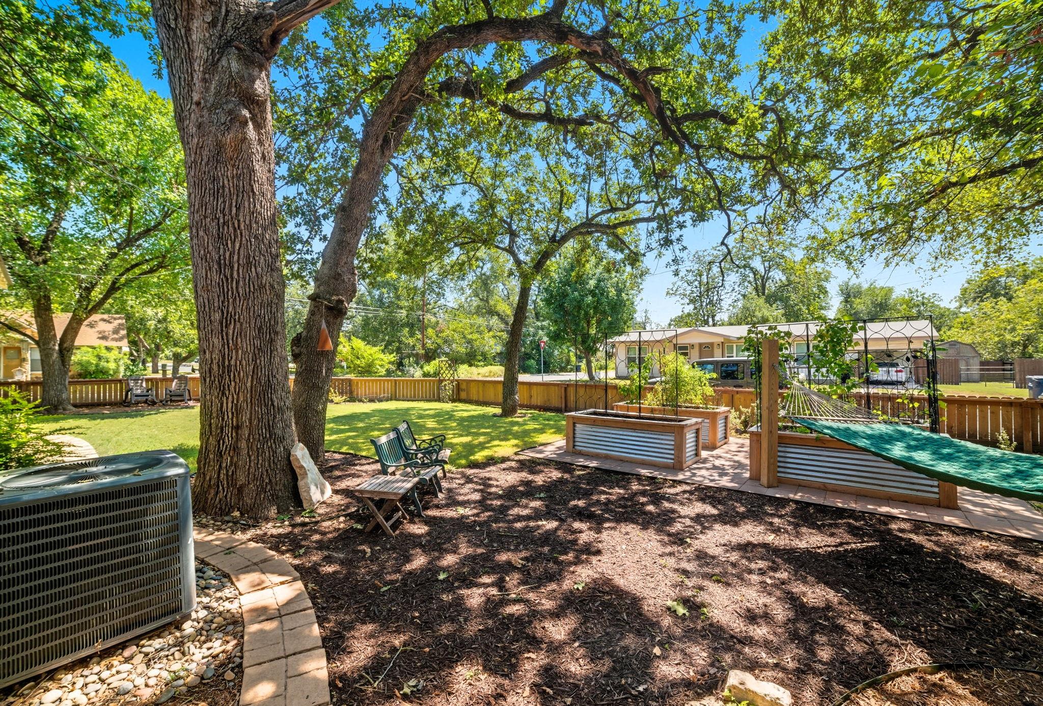 508 Vandeveer ST — photo 5