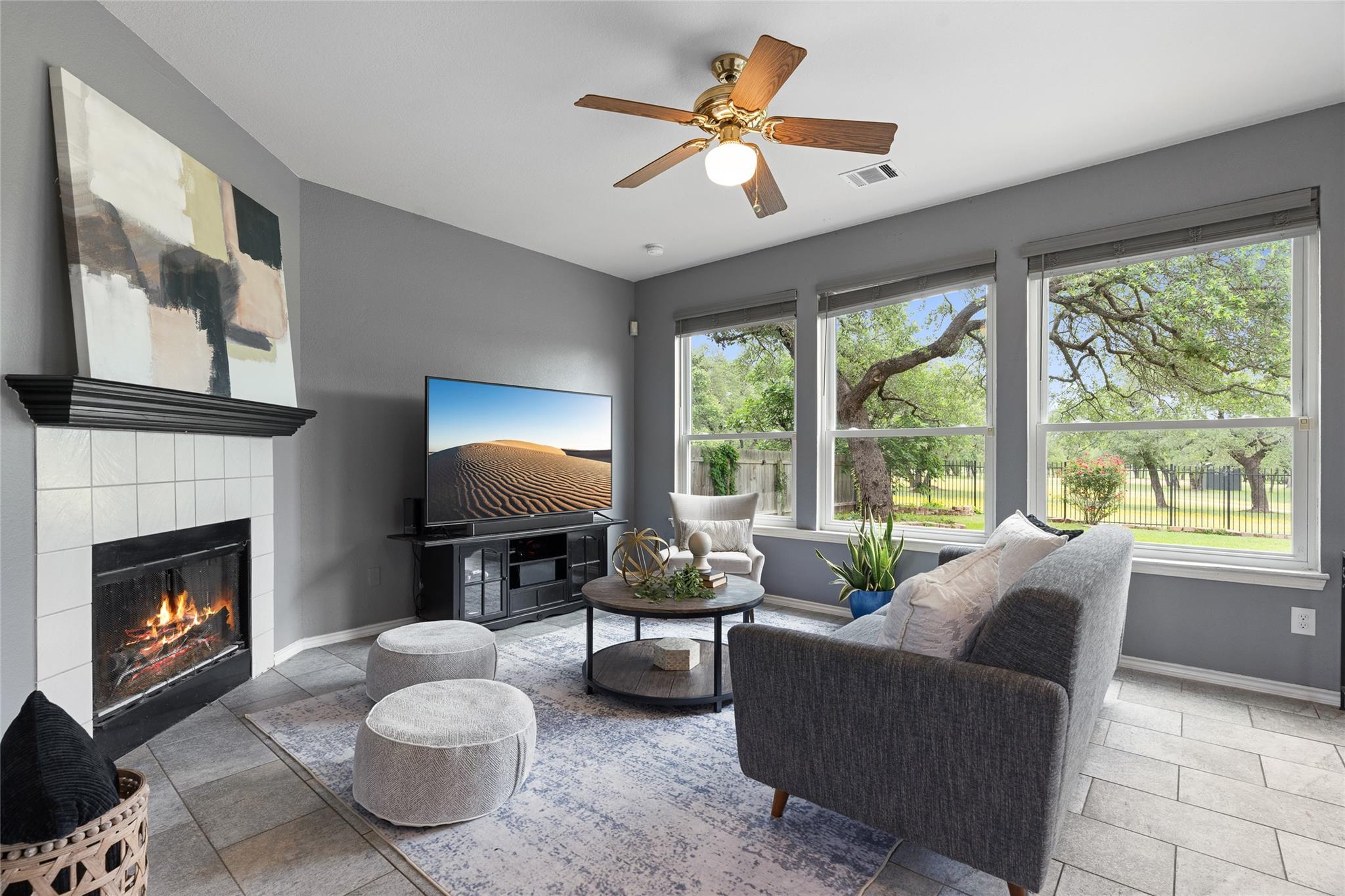 1602 Iris LN — photo 4