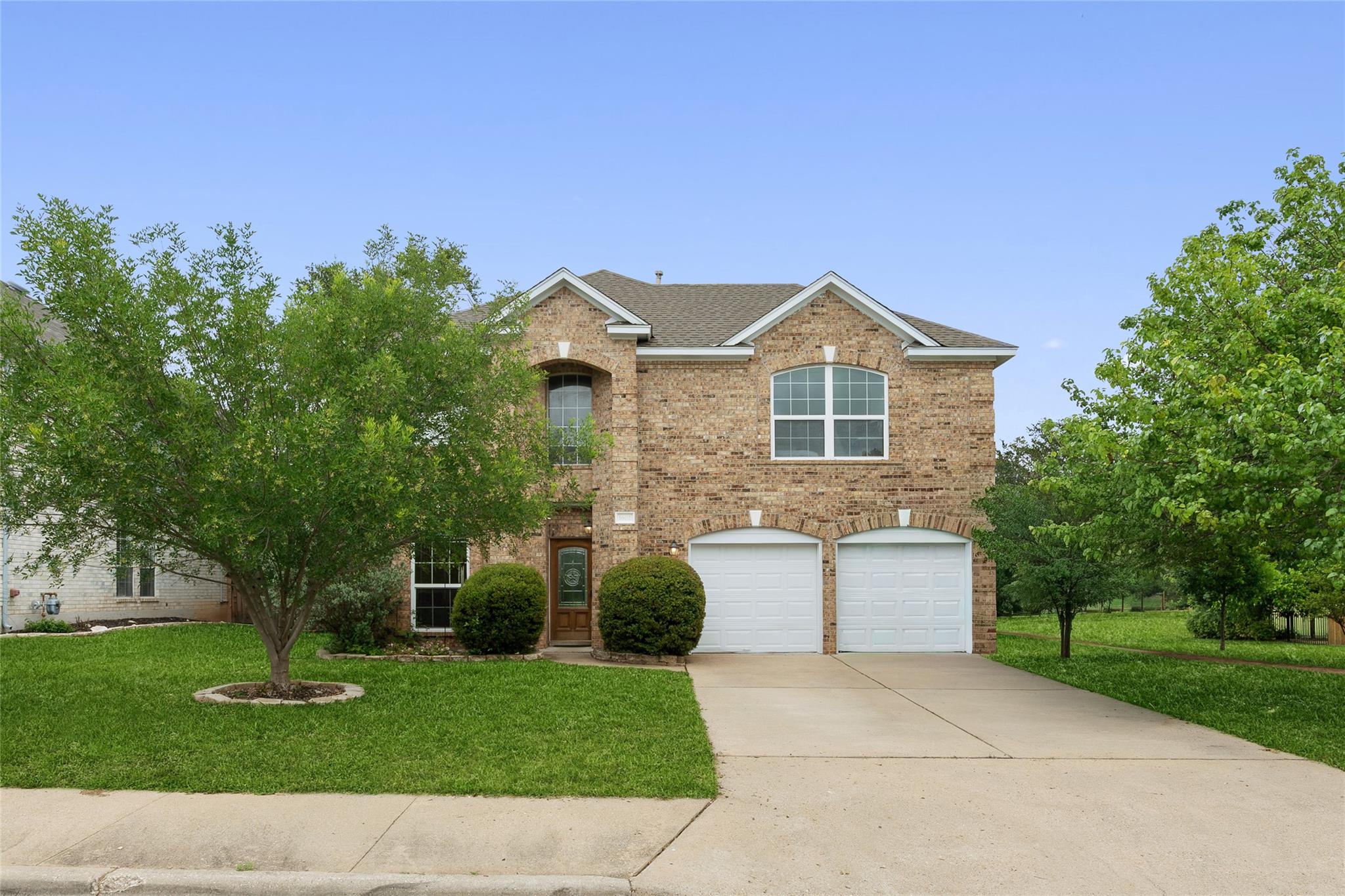 1602 Iris LN — photo 3
