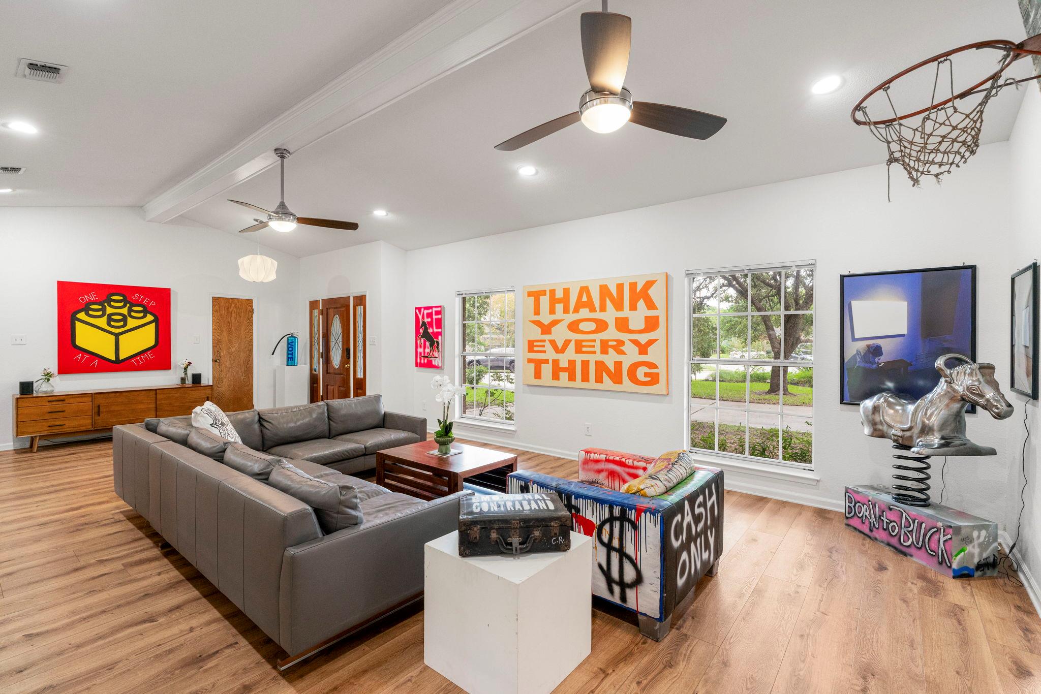 400 Hackberry ST — photo 3