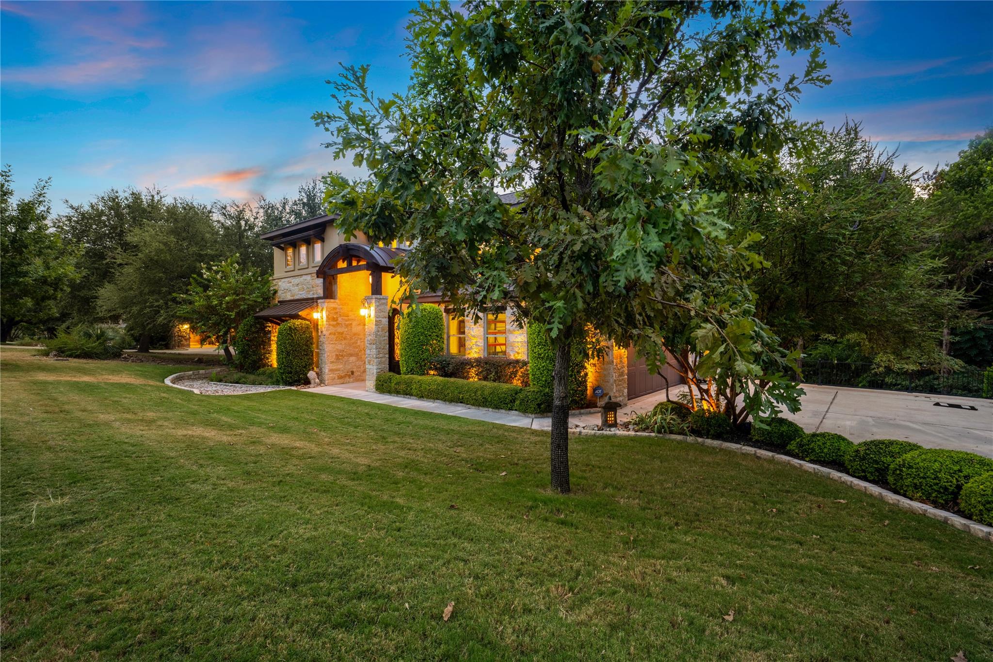 2719 Springwood LN — photo 3