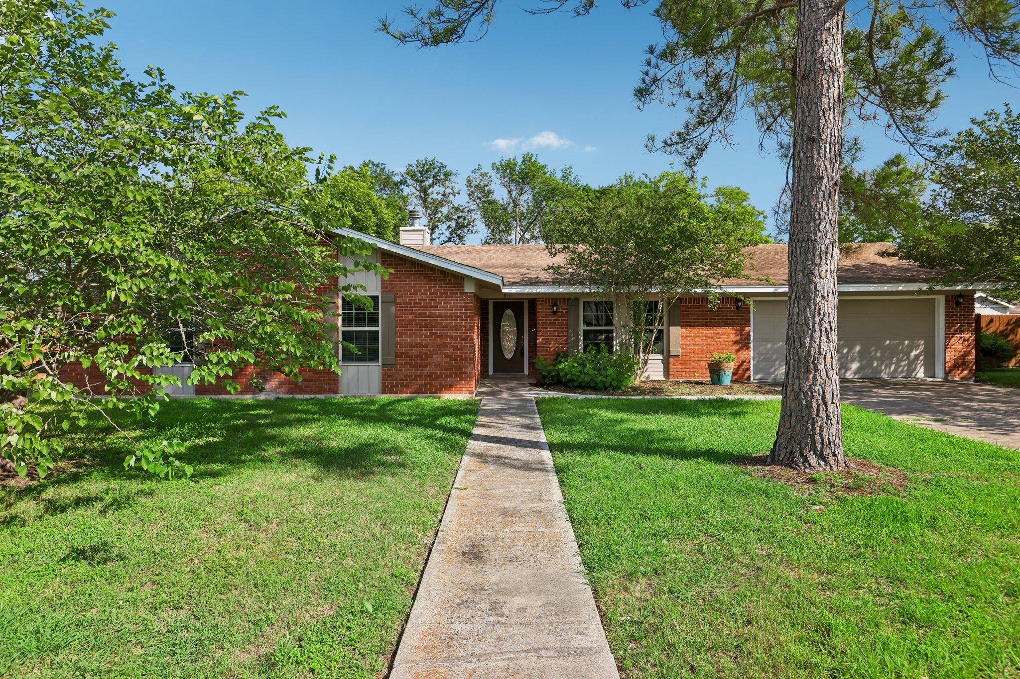 810 Vogel DR — photo 3