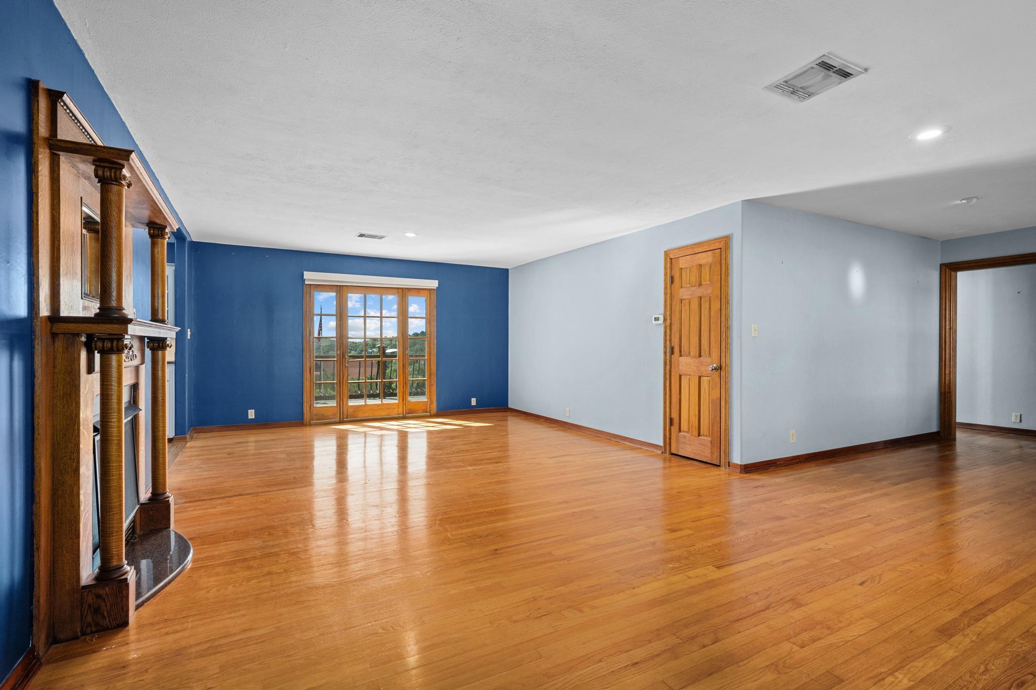 401 Crestview DR — photo 5