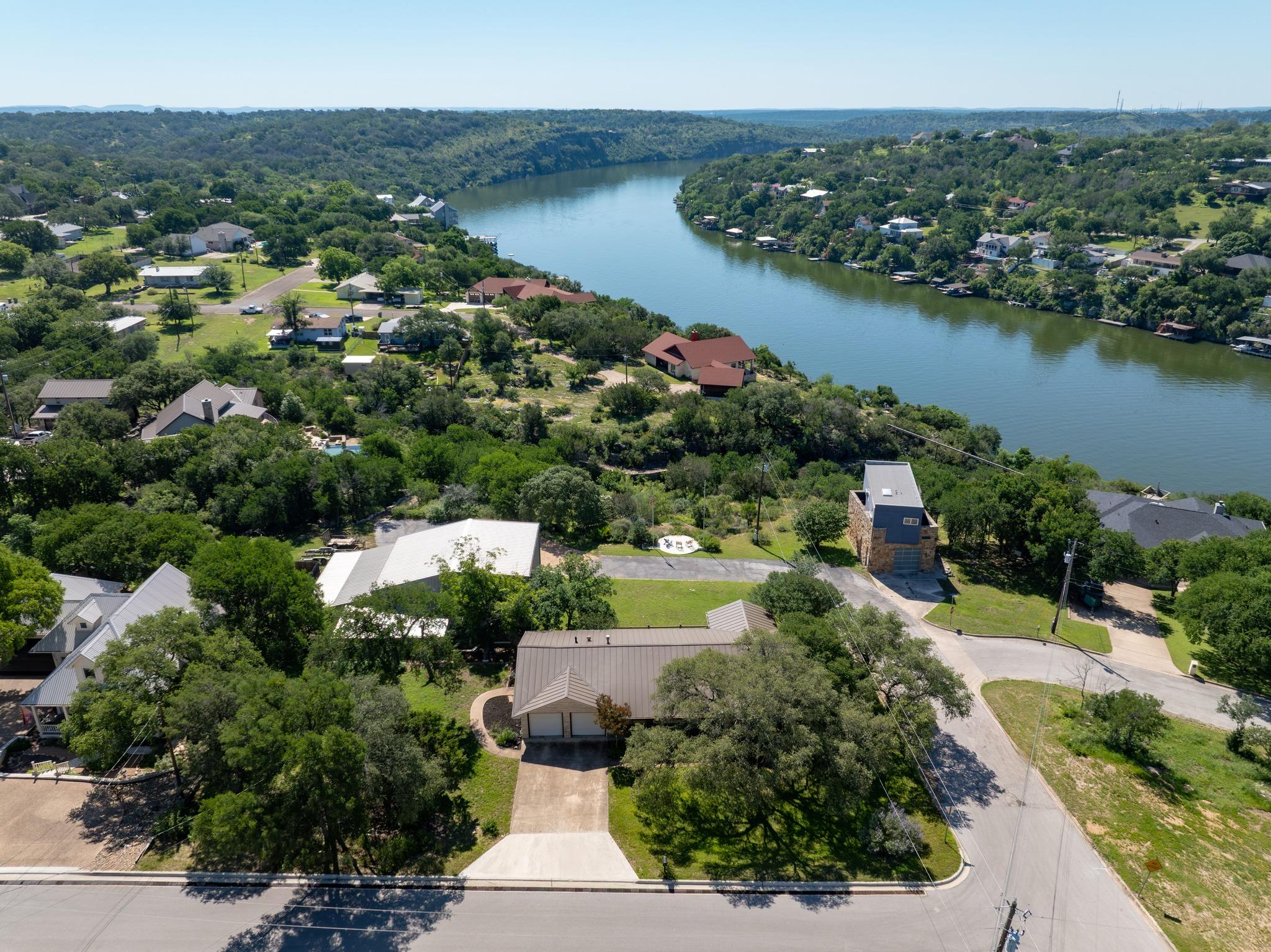 401 Crestview DR