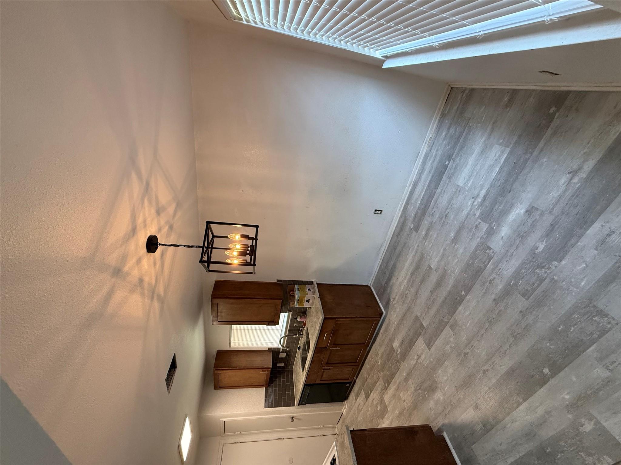 1100 Logan ST — photo 3