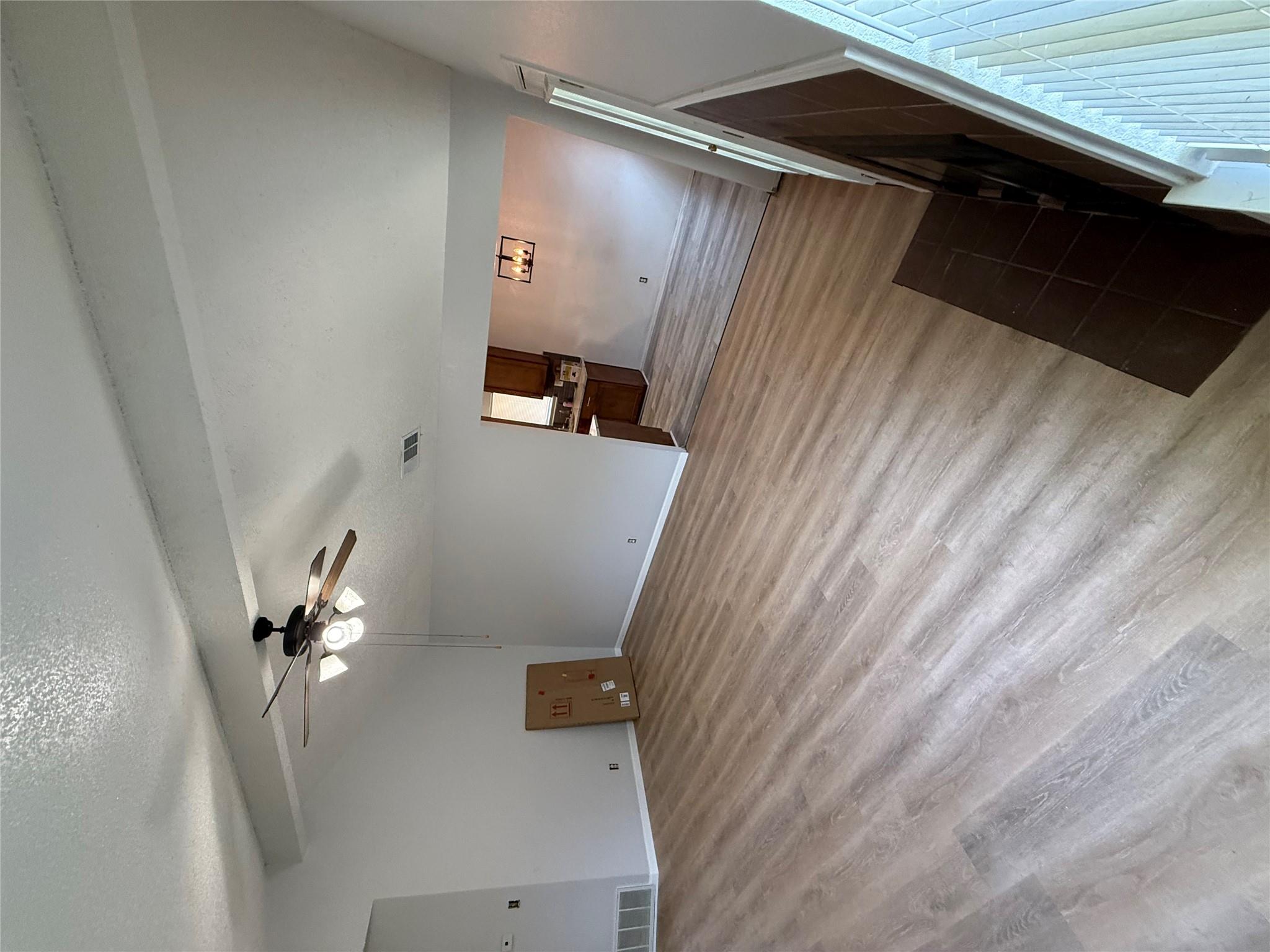 1100 Logan ST — photo 4