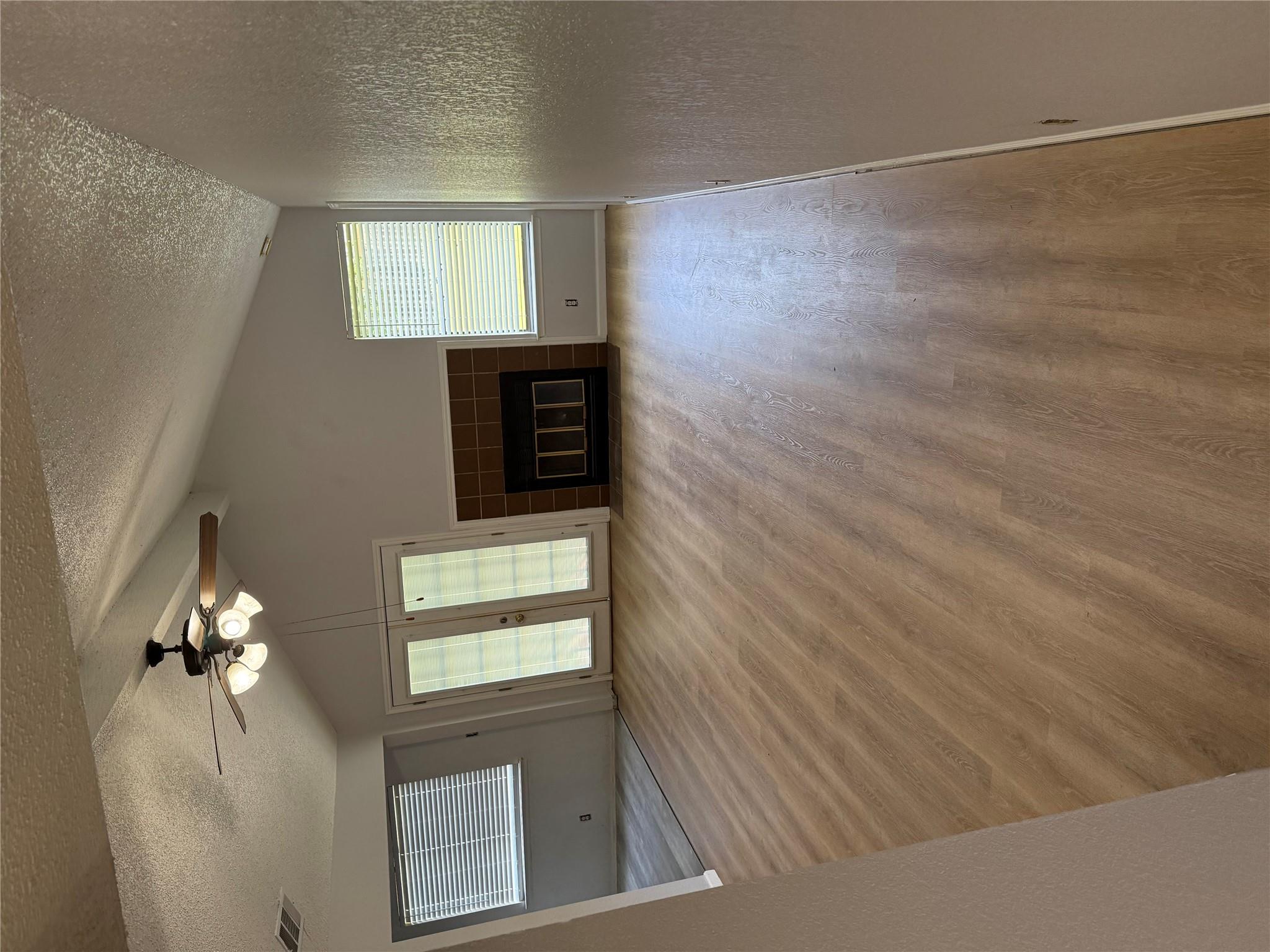 1100 Logan ST — photo 5
