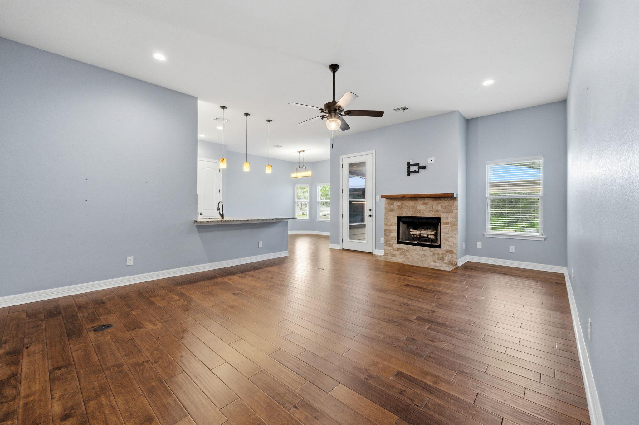 413 Bedford DR — photo 4