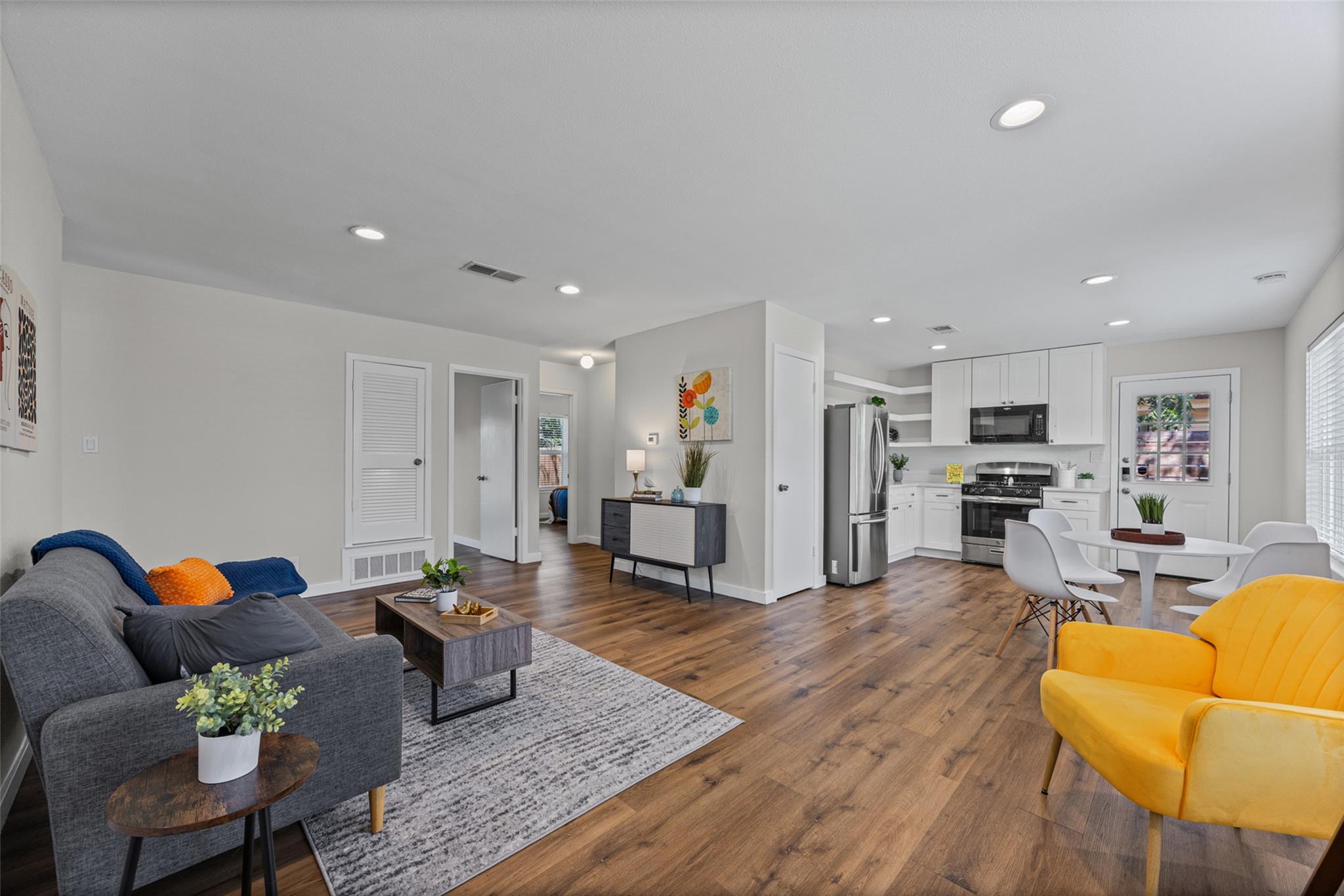 6211 Palm CIR — photo 3