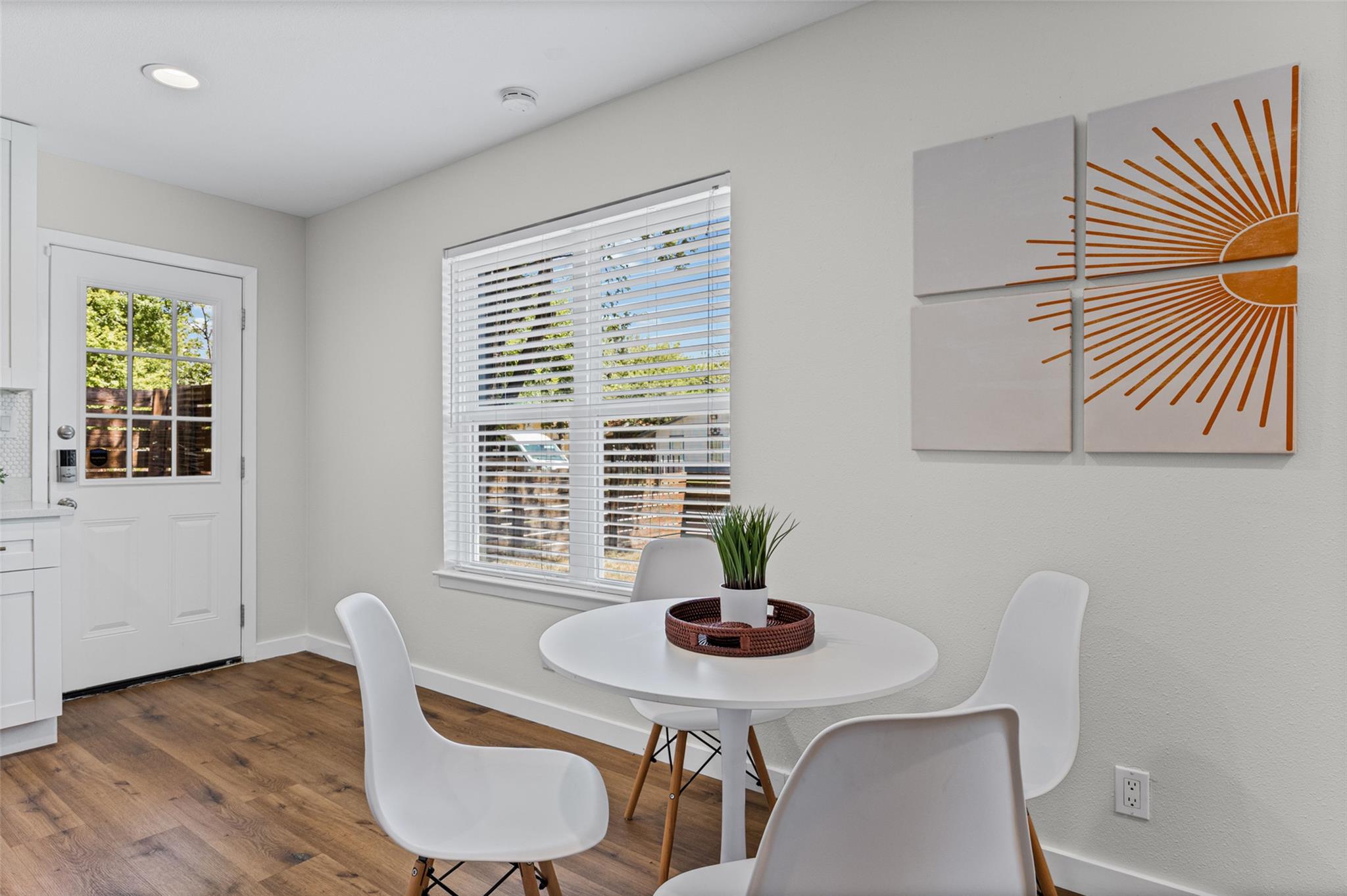 6211 Palm CIR — photo 5