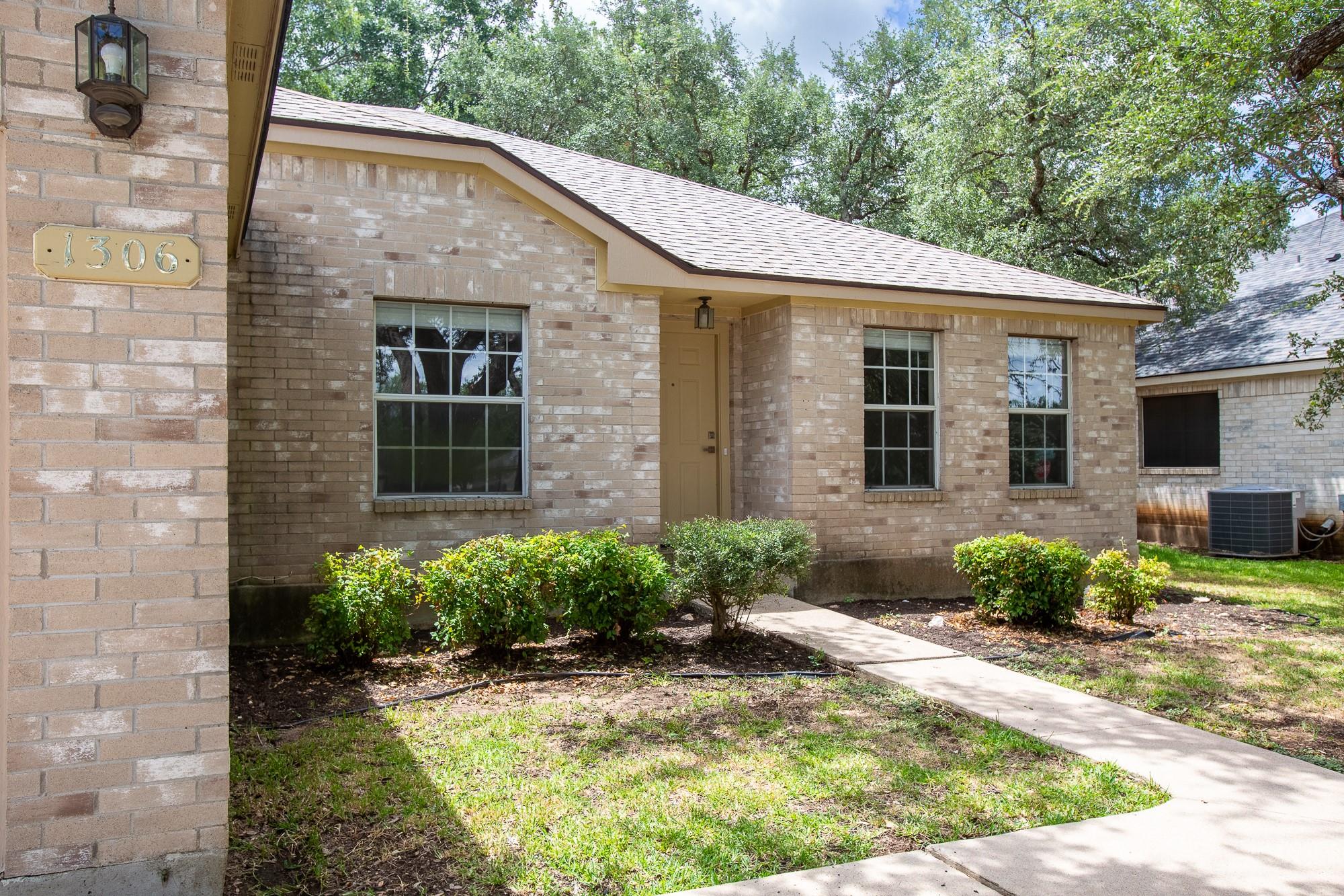 1306 Tremont DR — photo 4