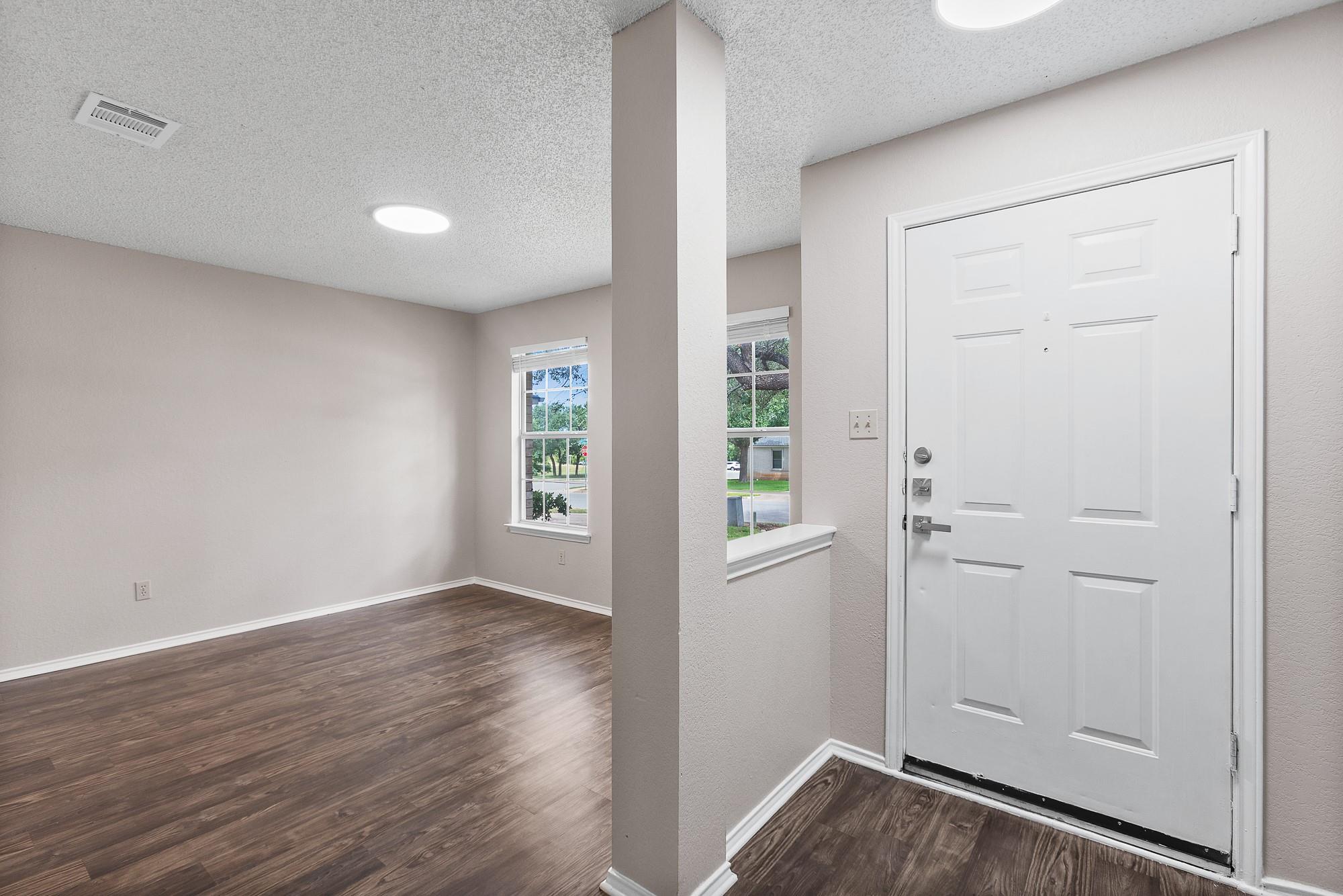 1306 Tremont DR — photo 5