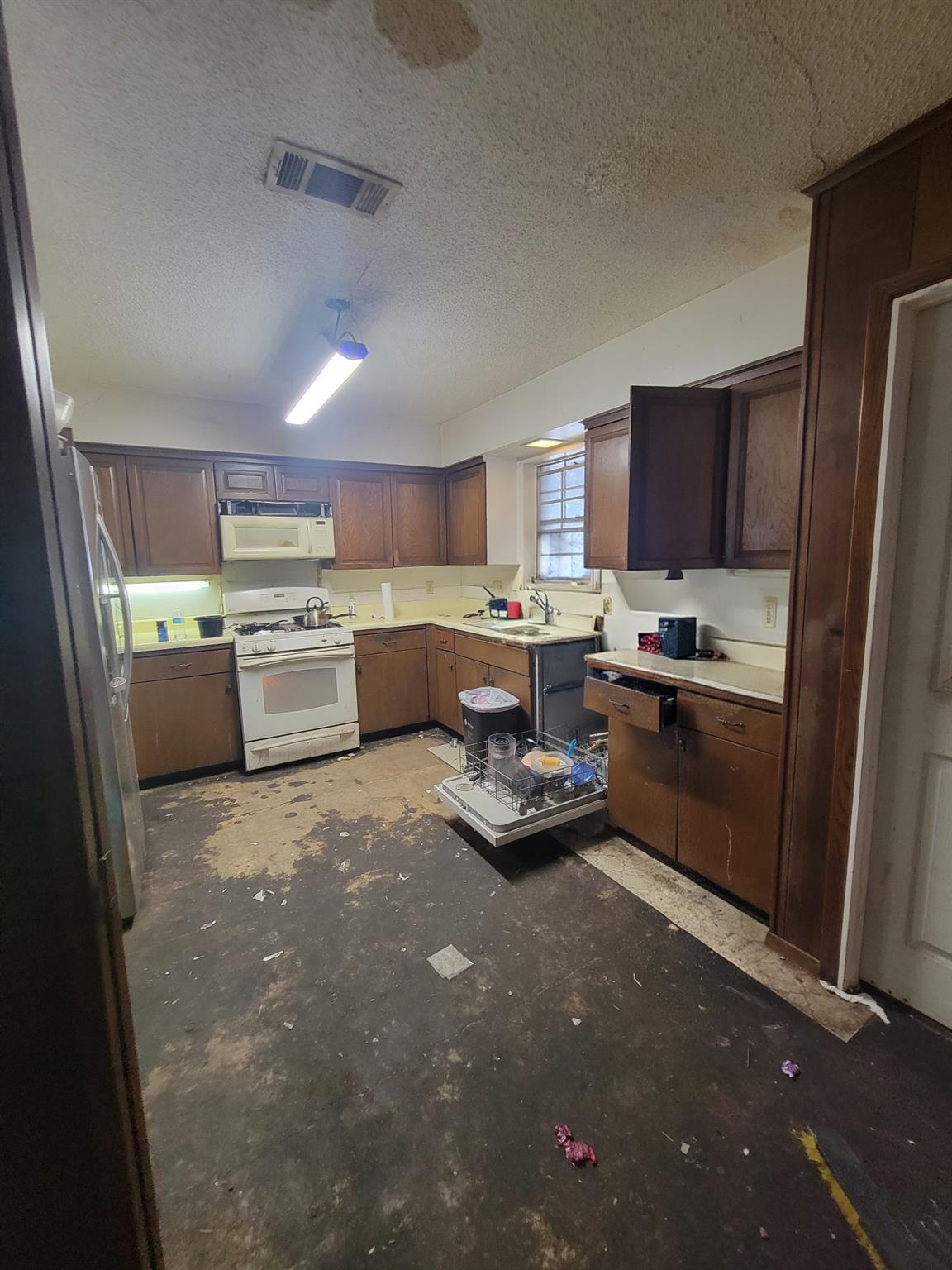 9711 Parkfield DR — photo 3
