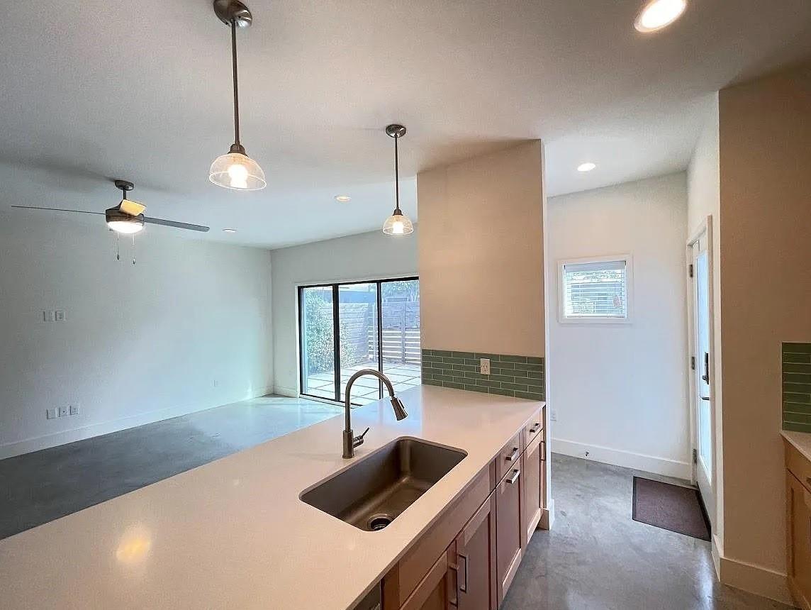 2101 Montopolis DR #20 — photo 3