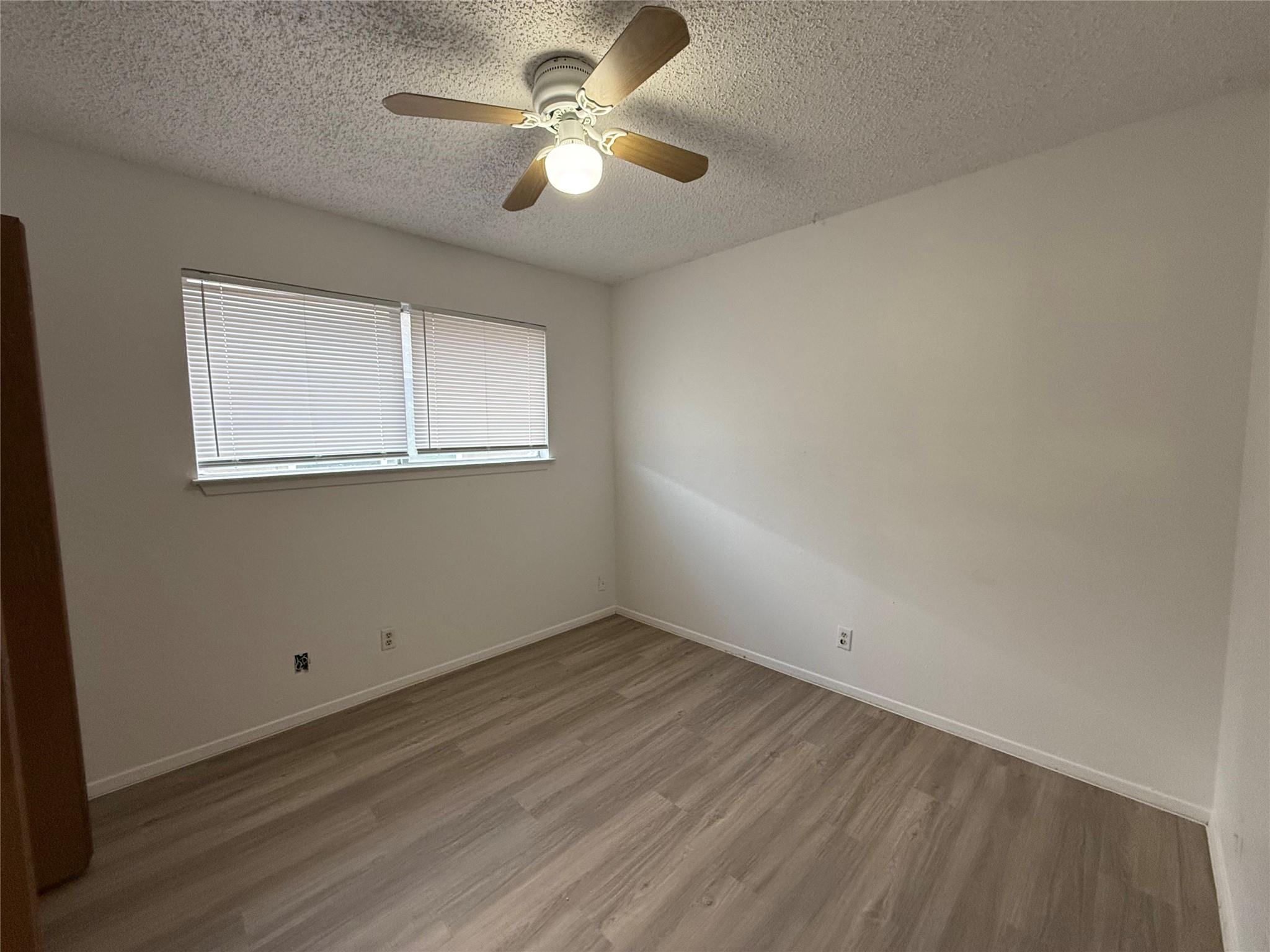 2115 Courtney ST — photo 4