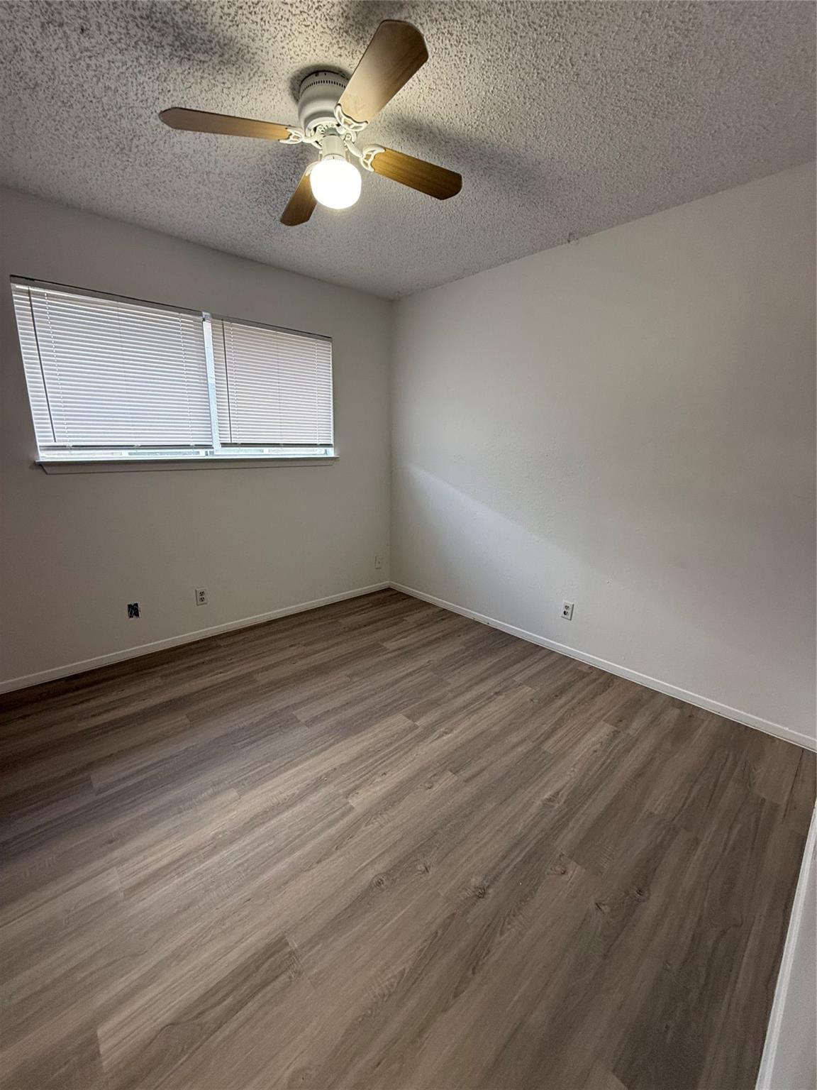 2115 Courtney ST — photo 5