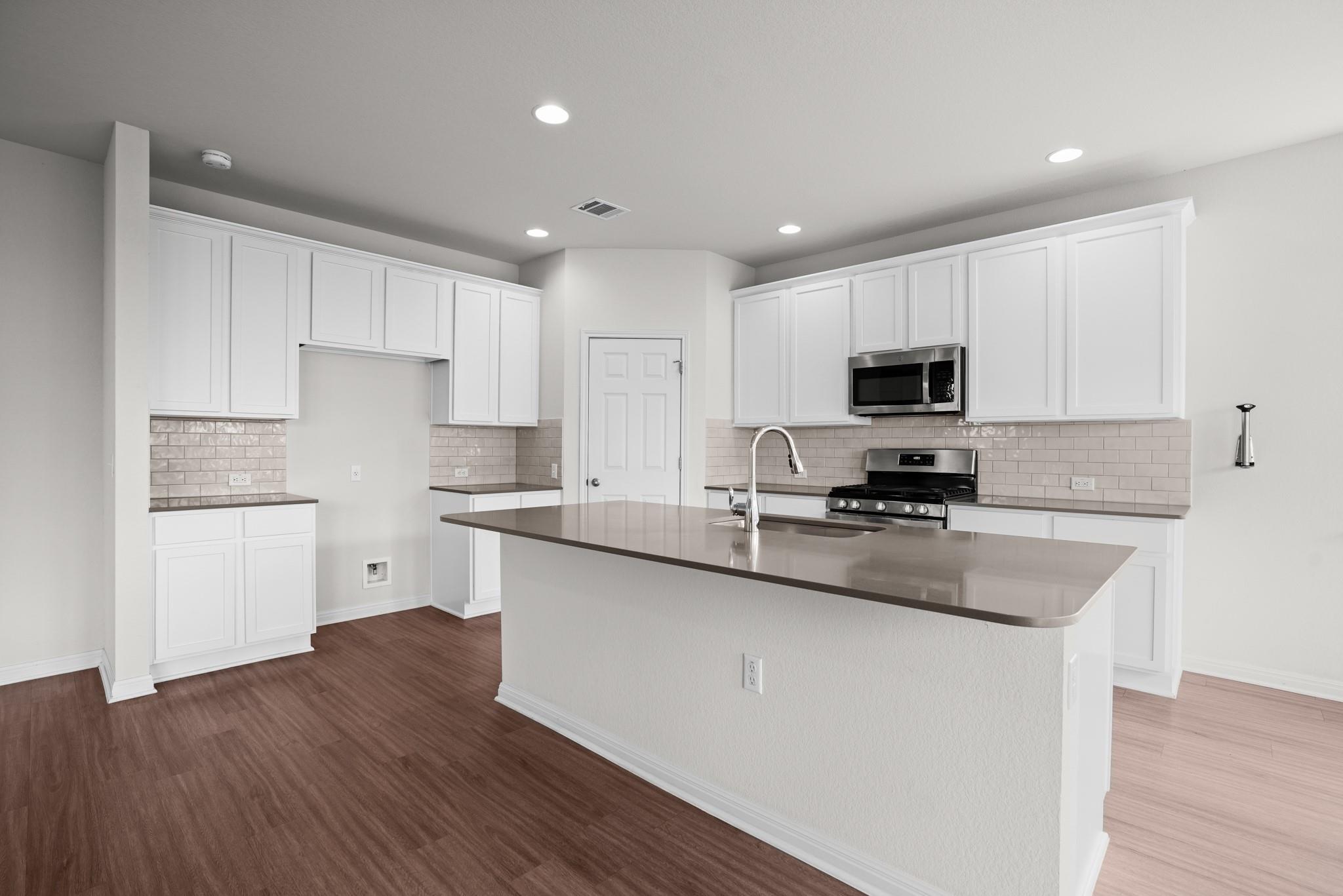 521 Falkland TRCE — photo 4