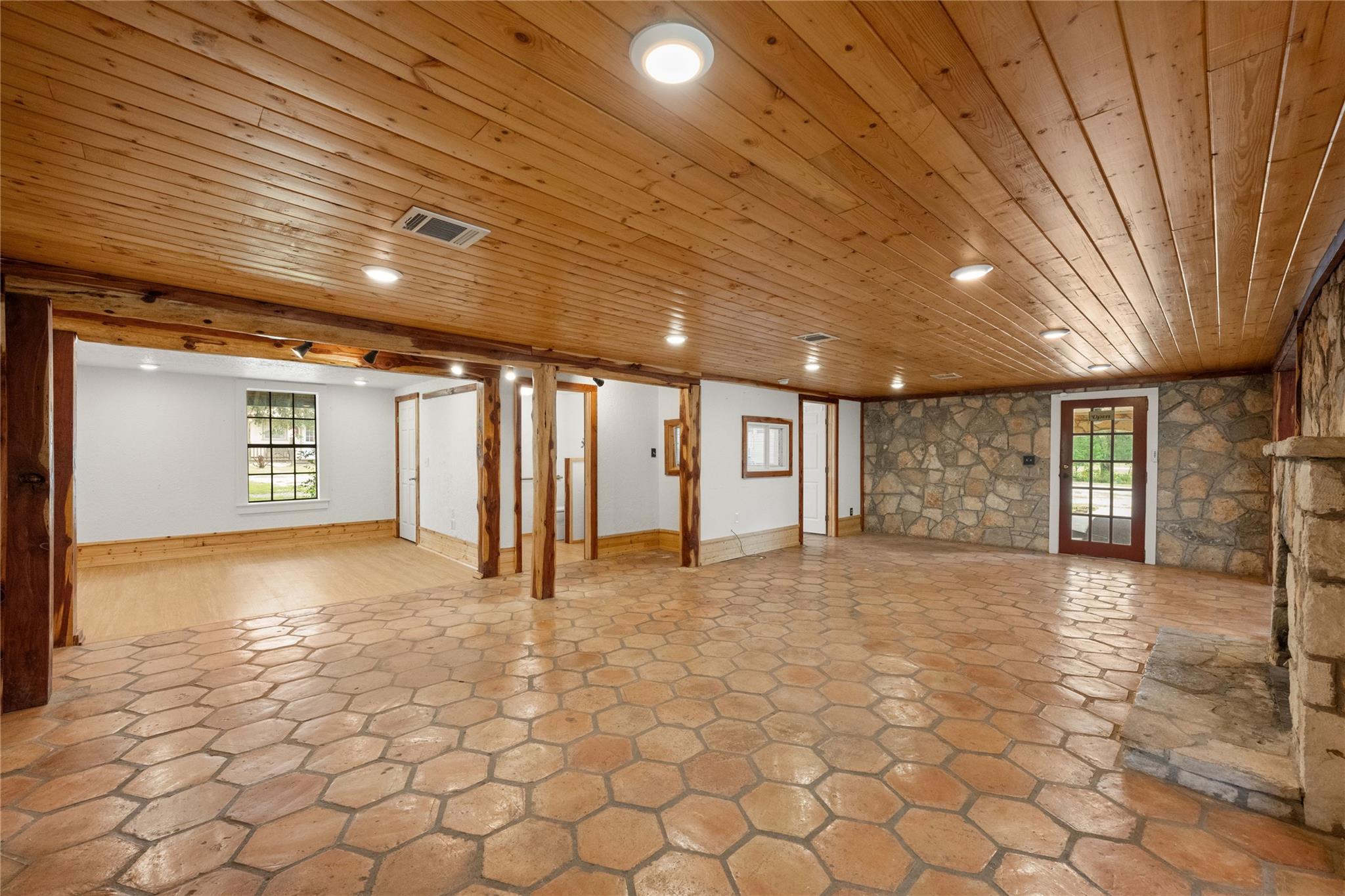704 Fm 2325 — photo 4